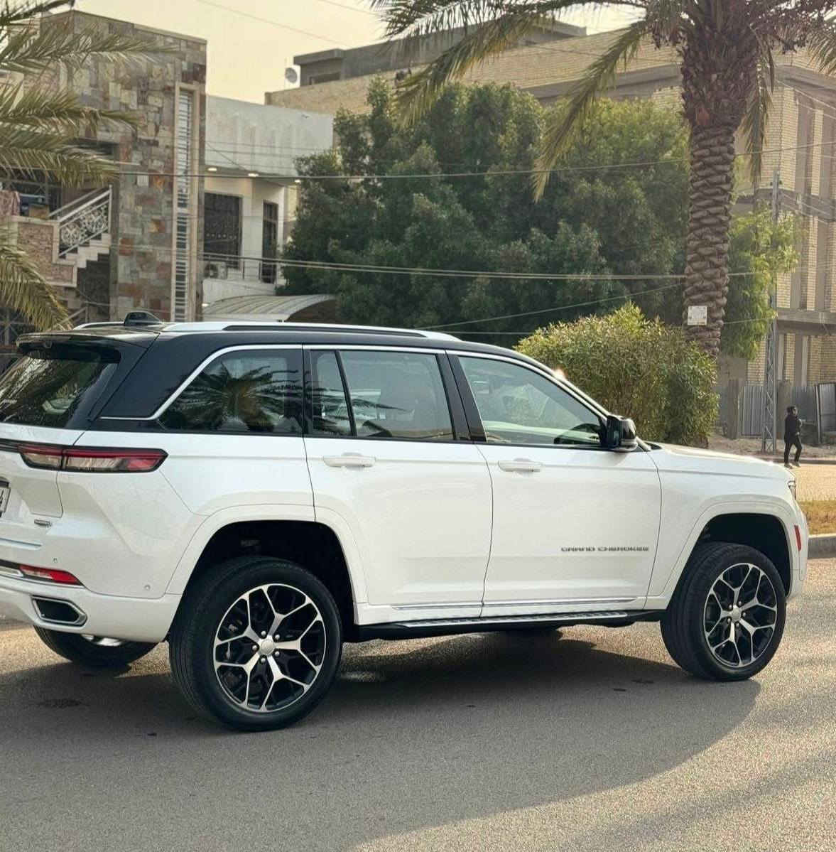 فول فول مواصفات فورويل بانوراما
تغليفppf
الموديل : 2024 .( خليجي ) 
المحرك : V6.3.6L.
العداد : 12 الف 
مواصفات : 
رباعي 4×4
نظام تعليق هوائي ( جكات ) 
قيادة ذاتية عند المنعطفات 
رادار امامي مع مانع تصادم 
نظام الروية اليليلة 
تحذير الخروج المسار 
مستشعر نوم السائق مع نظام التوقف الالي 
تحذير النقطة عمياء ٥ 
نظام تحذير عند التقاطعات 
نظام تحذير عند تجاوز السرعة 
نظام عرض المعلومات على زجاج الامامي ( DISPLAY HEAD UP ) 
نظام تقليل الضجيج داخل المقصورة 
انارة محيطية 
شاحن موبايل 
ستيرن كهرائي
مريات كهرباء 
ويل ٢١ 
سقف بانوراما 
شاشهةكبيره ١٠.١ انج
شاشه للراكب الامامي 
نظام الخرائط GPS
عرض خرائط الطريق على لوحه 
لوحه القياده بقياس ١٢ انج
٤ كامرات خارجيه مع بخاخات ماء للتنضيف
كامره للمرايه الداخليه 
تصوير حراري 
مصابيح الاماميه زنون 
مكان السياره بغداد 
رقم الهاتف ***********
غير متواجد على الفيس مكلف بالنشر
