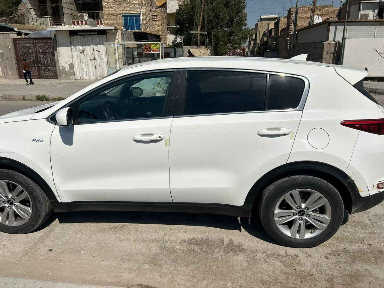 سبورتج موديل2019 وارد أمريكي الحادث جاملج أيسر فقط شبرين على البارد، محركgdi 2400 ، مواصفات بسيطة تخم تاير جديد حداديه محرك كير غير مفتوحات ، السيارة غير مرقمه وباسم المستورد أورق الكمرك والمرور كامله السعر 165 ورقة وبيها مجال للجادين فقط العنوان بغداد

رقم الهاتف ***********
