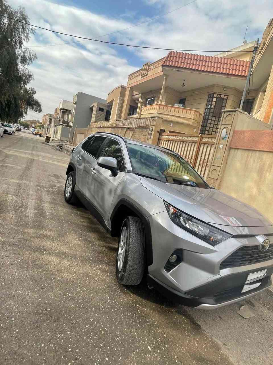 Rav 4 2019 LE 
ماشي 100 الف كيلو 
لون سلڤر 
ضرر باب يمين امامي مبدل ومصبوغ 
وصندوق شبر وشوية تعديل بارد 
سيارة نظيفة وجاهزة ما بيها اي نقص
JTMF1RFVOKD501156 الشاصي
الرقم اربيل مكان السيارة الموصل 
رقم التواصل *********** موصل, نينوى
