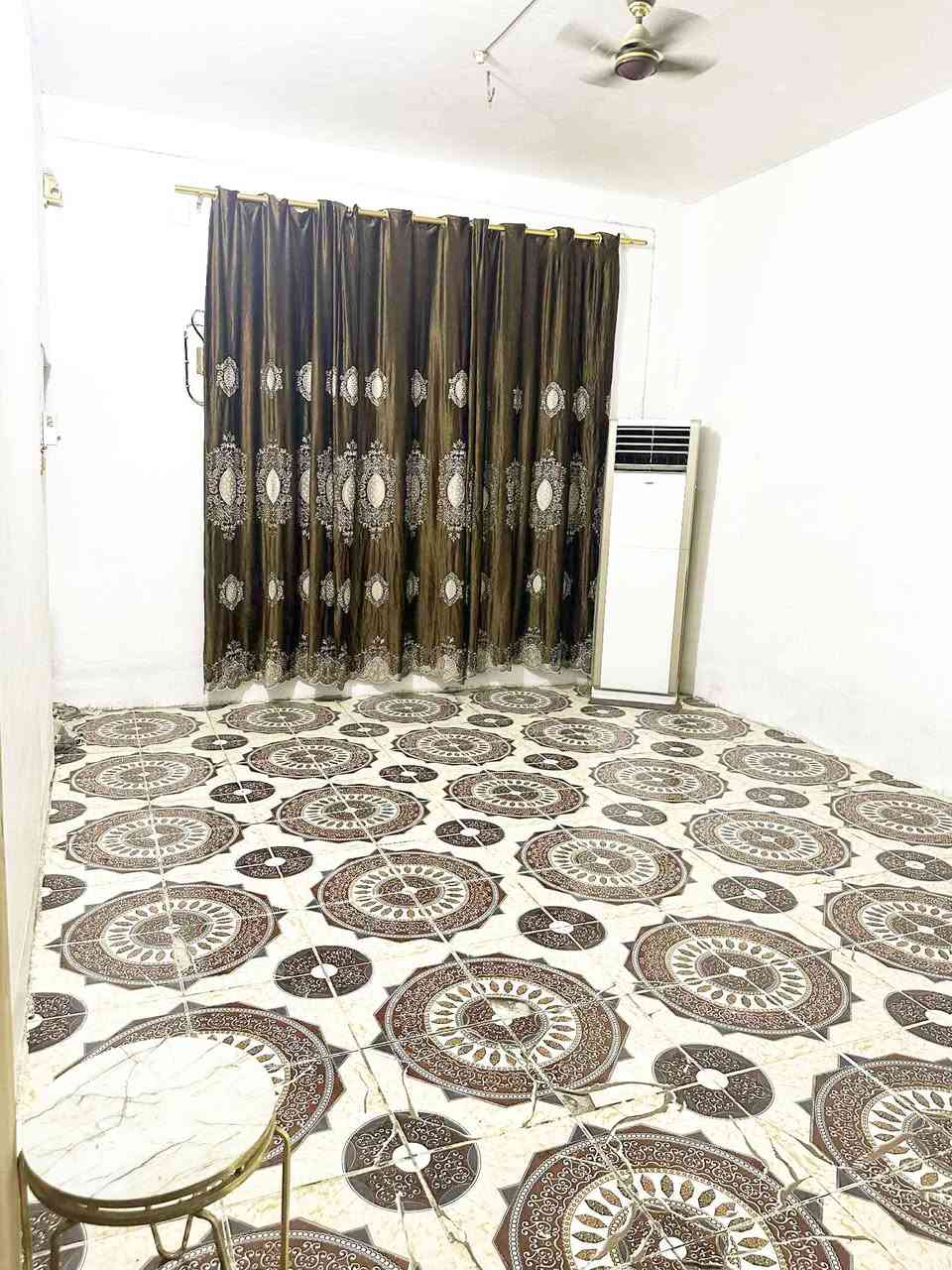 بيت طابو صرف ميتين متر شارع ثمانين جهه كربلاء فرع مشويات سفينه النجاه غرفتين نوم  ومطبخ وهول وصاله وصحيات والطابق الثاني اربع غرف تحتاج تسقيف مكامله*********** السعر 190
