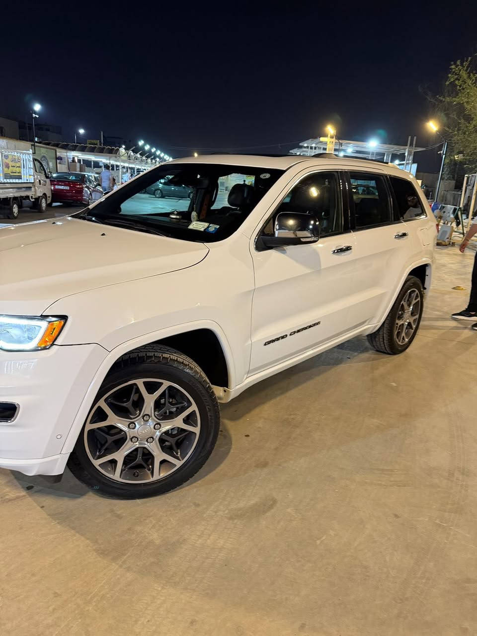 السلام عليكم
جيب اوفر لاند كلين تايتل موديل 2019  

السعر 290$ وبيها مجال 

السياره فول للاخير ام الجكات المرغوبه 

ماشية 79 mi وقابل للزيادة 

رقم اربيل باسمي 

المواصفات : 1/1 فول الفول 

* محرك 6 سلندر 3600

* السقف بانوراما طكتين

* المقاعد جلد تدفئة وتبريد 

* حساسات امامية

* حساسات خلفية

* كاميرا خلفيه 

* نقطة عمياء

* مقود السائق كهربائي

* دفع رباعي 4X4

* تشغيل عن بعد

* صندوق كهربائي

* تدفئة ستيرن تدفئة مقاعد

* دمام خلفي مع سستم صوت 

* المقاعد السائق ولراكب كهربائي

* ذاكرتين لحفظ وضعيات الجلوس

* سستم صوت 

* شاشة كبيره 8.4 انج

* نظام خاص للطرق الوعره

* المصابيح الأمامية  لد نهاري + اشاره ترحيب من الاقتراب من السيارة 

* بخاخ ماء لتنظيف المصابيح الاماميه زراك لايت 

* مري جانبيه كهرباء

* مرايا جانبيه قابله للطي عند الفتح والاغلاق 

* مرايا بخاصية التعتيم الذاتي

* نظام الملاحه Gps

* نظام خاص للطرق الوعره

* كشافات ضباب بروجكتر 

* محدد سرعة 

* ويل كاب قياس 20 انج التايرات جديده

* نظام بريك اوتاماتيكي ( Auto break system)

* نظام تشغيل واطفاء اوتماتيكي للمحرك ( Auto start system) 

* جكات لرفع وتنزيل السيارة

* واكو مواصفات كلش هواي

السياره شكد مااكول عنها نظيفه قليل وتشوف سيارة جداً نظيفه بحاله الوكاله

مكان سياره: بغداد / الكراده 

الارقام: 

***********
