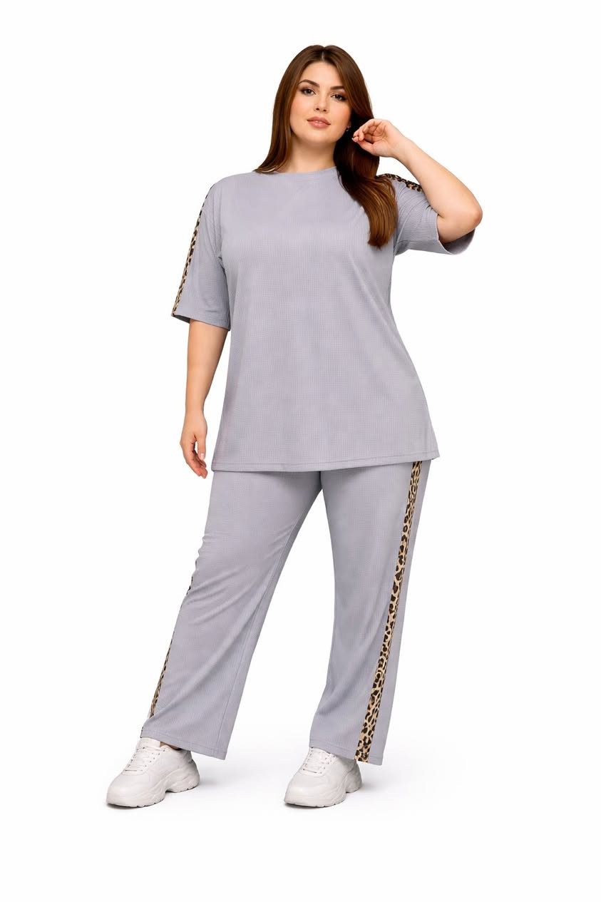 من بضاعتنا الجديده
طقم سوت نسائي 
قياسات فري سايز
السعر 12.000 دينار


**إذا كنت صاحب هذا الإعلان وتريد حذفه لأي سبب، رجاءا أرسل رسالة إلى الدعم الفني**