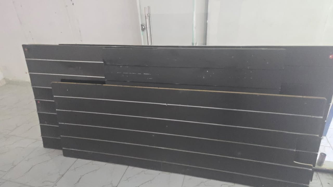 للبيع بوردات عرض للمحلات التجارية.
بحالة جيدة وجاهزة للتركيب.
البيع بسعر مناسب جدا 
📍 أربيل - مجمع ماموستايان 
للتواصل: ***********
