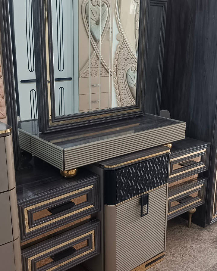 من معرض فهودي الدليمي غرفه تركي ماركه شغل درجه اولى 6 باب تتكون من 9 قطع النضافه 100%100 واصل معا الشد والنقل مجاني داخل الموصل واطراف الموصل العنوان موصل سايدين القادسية الثانية قرب جامع علي بن أبي طالب معرض فهودي الدليمي للستفسار موبايل *********** وتساب *********** 👌
