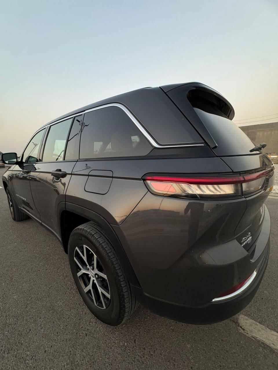 للبيع جيب 2024 فول مواصفات  بسمي بغداد  مشروع وطني سنويه جديدة الضرر فقط قطعه نفسه مسويه بدون دواخل ابد على وضع الشركة بلادية/ بيع او مراوس  عنوانه واسط قضاء الصويرة/ ***********
