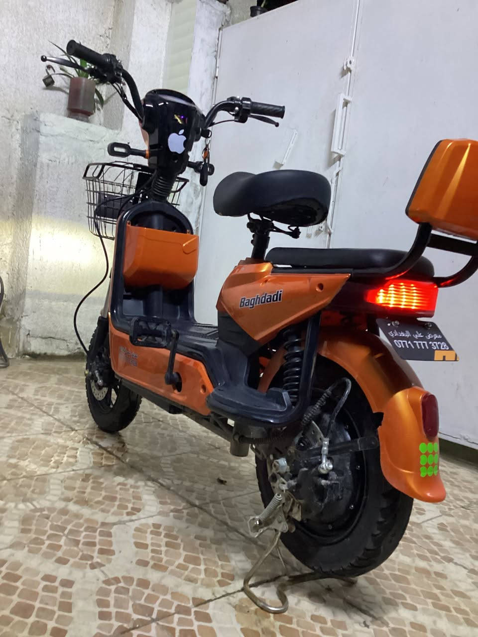 عنواني محمودية حي السلام.
السلام عليكم عندي دراجة شحن للبيع  دراجة نظيفة مابيها شي بس البريك الخلفي ميشتغل  تحتوي الدراجة على (بصمتين ومفتاحين) تشغيل عن بعد الاستفسار (***********).
