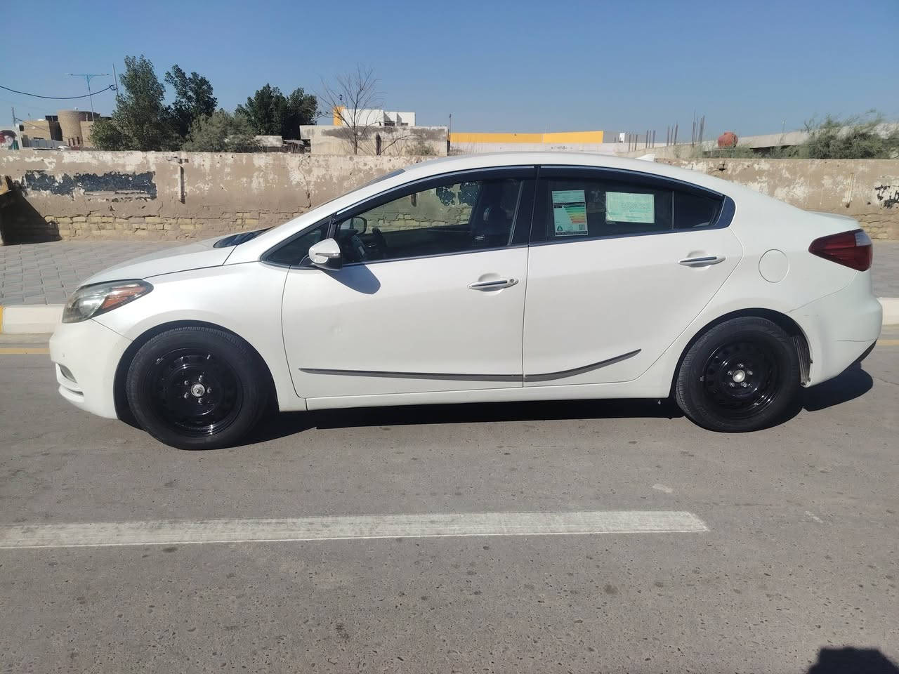 سلام عليكم كيه فورتي للبيع موديل 14 وارد أمريكي جديده محرك ٢٠٠٠... محرك.. وكير.. وتبريد... كفاله... تخم تايرجديد.... سياره بسمي تحويل ثاني يوم .... حادثهه تبديل جاملغ امامي ايمن فقط بدون دواخل... السعر.... 110.. وبيهه مجال.... ***********............... العنوان الكوت
