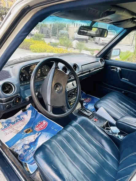 السلام عليكم مارسدس ابو جحيل سياره جديده محرك vvt  تبريد وي سويج موديل 1982سيارة جديدة وسعرها مناسب 50$ قفل 
مكان السيارة اليرموك الأربع شوارع او العامرية 
الاستفسار الاتصال ***********
