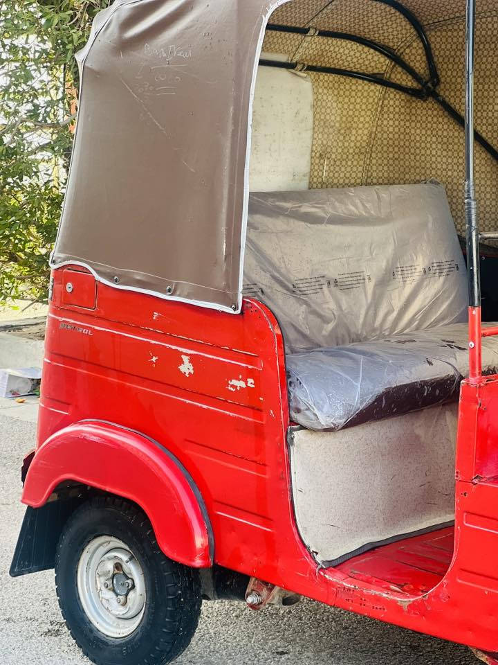 السلام عليكم الطيبين
موديل ١٨ 
رقم بغداد انگليزي
نضافة حلوة بيهة ملاحضات بسيطة  
يعني على موديل ١٨ شي مرتب
محرك خير من الله فقط بوشة وبستم لا تنقيص ولا تبخير 
تجي تشوف بعينك الله شاهد جناي وبعيد عن البيع والشراء 
السعر ٥٨٠٠ وبيهة مجال بسيط للشراي
مكاني بغداد حي البتول 
 رقمي ***********
ملاحظة: راعيهة يريد تحويل بأسرع وقت 

اسف على الاطالة ☺️
