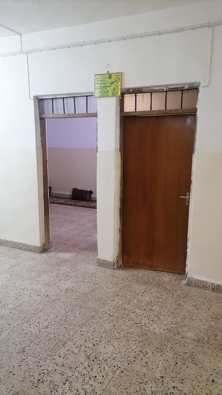 السلام عليكم بيت للبيع حي العامل الثانية 200م طابق ونصف 
غرفتين وهول واستقبال طابق ارضي و3 غرف طابق ثاني 
السعر/110 
لتفاصيل اكثر مراسلة الصفحه او الاتصال بالرقم ***********

