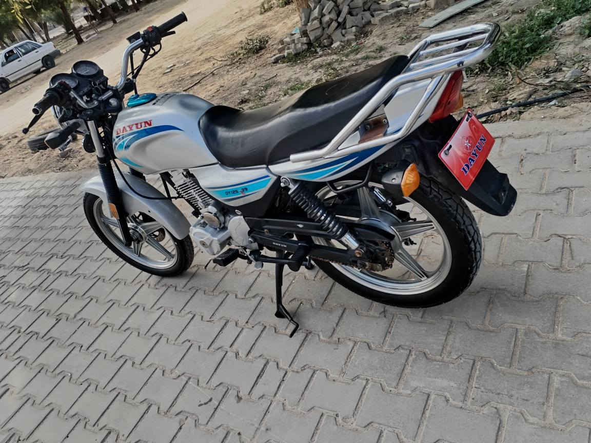 سلام عليكم 
دايوان عضم وكيل ثامر خلخال  شرط الترقيم  مداور يم وكيلهه مكتب حسين  موديل ٢٠ طالعه ٢٢
 محرك كفاله شرط محرك نضيف شلعه ومعدل شرط الكفاله  كهربائيات كلهة شغاله اشاير لايتات كله شغال بيهة لايت زنون زنجيل جديد الدراجه كلهة جديدة وبل واقع احله من الصور مكان كربلاء حي السلام ٨٥٠ مجال بسيط للشراي )
***********  بي وتساب كربلاء, العراق
