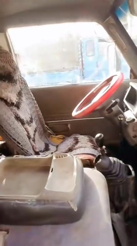 سلام عليكم سياره البيع كيه بنكو مديل 94مكينه وكير واكسن وشاصي مكفوله بلاديه مكينه 3000مستعجل عله بيعته سياره بلاديه وستفسار عله هاذه رقم ***********

