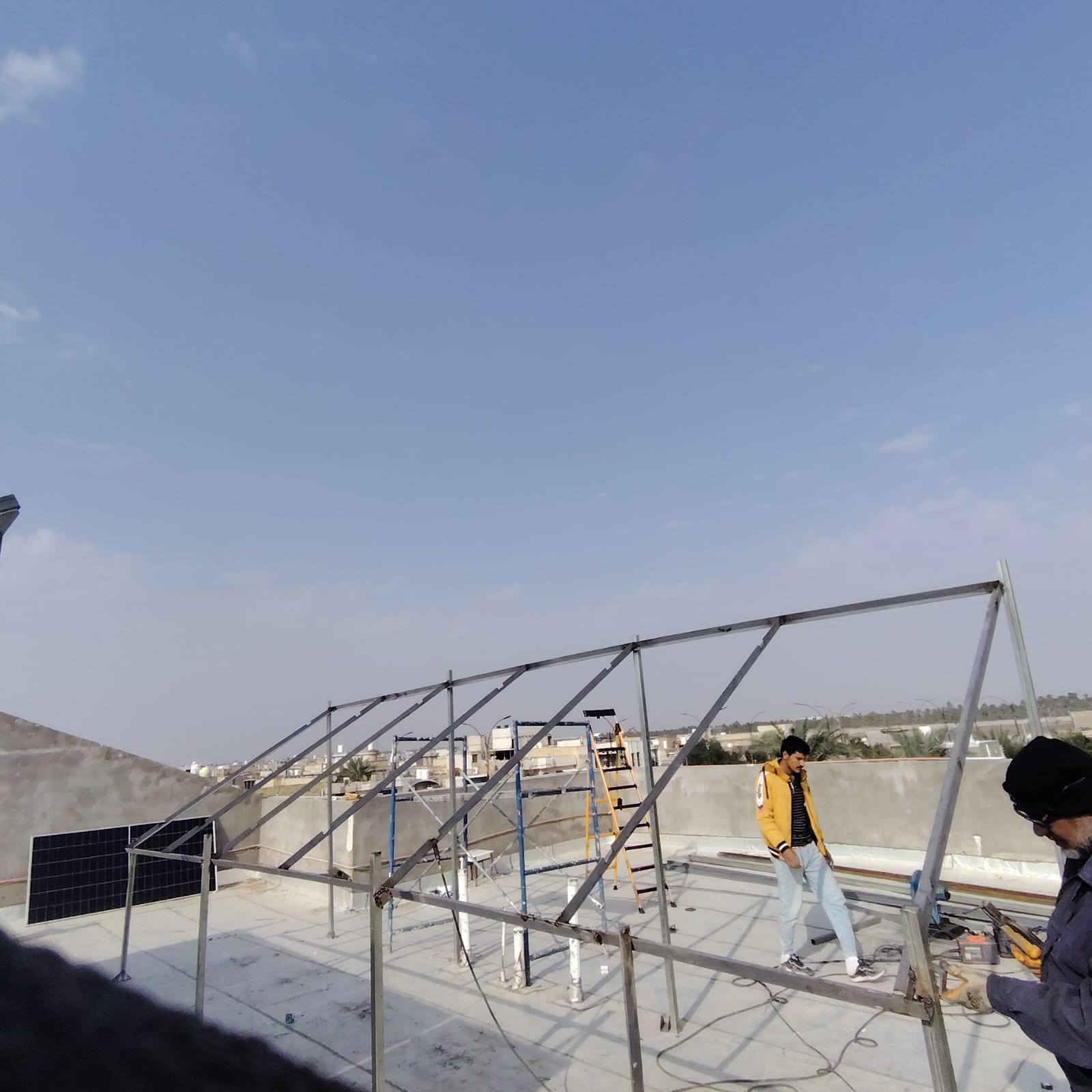 نعمل كافه الحداده و الاطاقات الشمسية لسقاف السنوديج وشبابيك والأبواب بانسب السعار ***********
