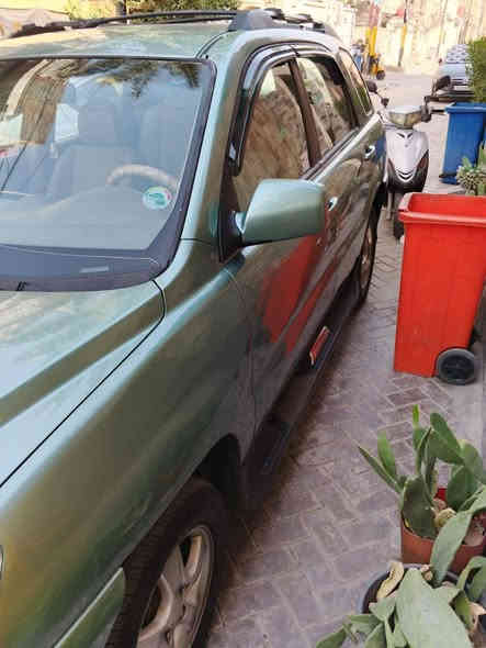 السلام عليكم من رخصه صاحب الكروب سياره كيا سبورتج 2008 وارد امريكي مكينه 2000 كير ومحرك مكفولات حداديه 90%  وكهربائيات كله شغاله تدفئه وتبريد ثلج السياره مصبوغه عام اثر جراد مكفوله من الكص والجفيه السعر88 وبيه مجال حك الجيه السياره بأسمي لحد 2030 وهذه رقمي *********** مكان السياره بغداد
