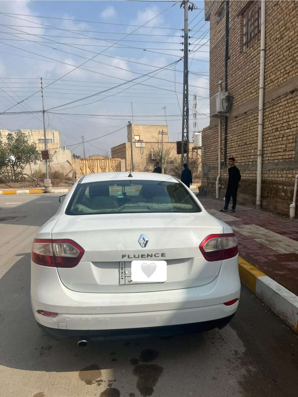 السلام عليكم 
رينو فلونس 2013 ذي قار 
سنويتها ساقطه 
السياره خير من الله جهازه كير محرك ما بيهن شي 
الحداديه نص 
بيها ضربه بالباب الخلفي وره الصدر 
مكلف بنشر
السعر 53 وبيها مجال 
اي استفسار ع الرقم : ***********
