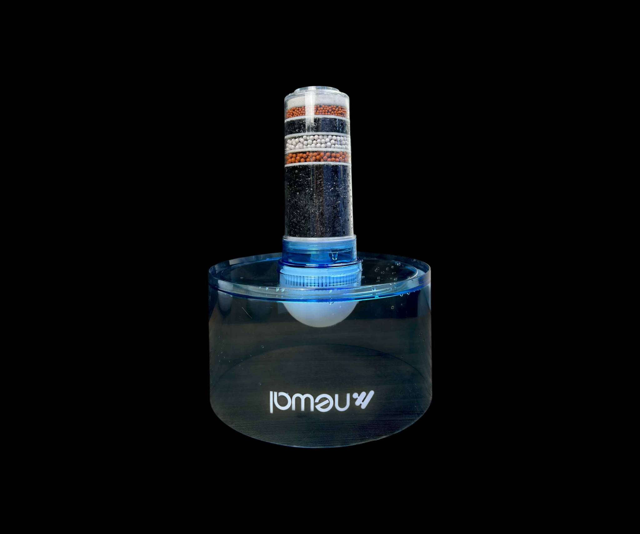 خزان تنقية المياه نيوال 22 لتر – فلترة متعددة المراحل WTP-032

الاستخدامات:

تنقية مياه الحنفية وتحويلها إلى مياه صالحة للشرب مباشرة.

إزالة الشوائب والروائح غير المرغوبة من الماء.

مناسب للاستخدام المنزلي اليومي (المطبخ – المكتب – العيادات – المدارس).

بديل اقتصادي لقناني المياه المعبأة.

توفير مياه نقية للطهي وتحضير المشروبات الساخنة والباردة.

المميزات:

سعة كبيرة: 22 لتر مناسبة للعائلة بالكامل.

نظام فلترة متعدد المراحل (6 مراحل):

1. فلتر كربون نشط.
2. كرات تمعدن.
3. كرات تمعدن إضافية.
4. فلتر كربون نشط.
5. كرات تمعدن.
6. فلتر سيراميك.

فلترة فعّالة: يزيل الشوائب، الروائح، الطعم غير المرغوب، والكلور.

تحسين جودة الماء: يساهم في إعادة توازن المعادن داخل الماء.

فلتر داخلي قابل للاستبدال.

تصميم شفاف بلون أزرق أنيق لمراقبة مستوى الماء بسهولة.

صمام سفلي مخصص للتركيب على قواعد المياه.

هيكل بلاستيك متين وخفيف الوزن.

مدة أداء الفلتر: حتى 3000 لتر تقريبًا (حسب جودة المياه المستخدمة).

محتويات الصندوق:

خزان مياه علوي.

خزان مياه سفلي.

فلتر داخلي متعدد الطبقات.

حلقة تثبيت محكمة.

صمام سفلي للتركيب على القاعدة.

كتيب إرشادات الاستخدام.

الملاحظات:

يُنصح بغسل الفلتر بالماء قبل أول استخدام.

لا يُستخدم مع المياه شديدة التلوث أو غير الصالحة أصلًا للشرب.

يجب استبدال الفلتر عند ضعف تدفق الماء أو بعد انتهاء العمر الافتراضي.

قياس الكارتون:

- الطول: 30 سم
- العرض: 30 سم
- الارتفاع: 32 سم بغداد, العراق


**إذا كنت صاحب هذا الإعلان وتريد حذفه لأي سبب، رجاءا أرسل رسالة إلى الدعم الفني**