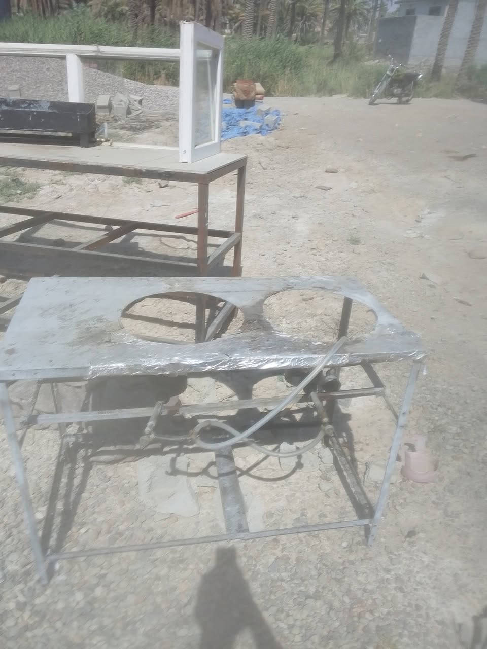 سلام عليكم غراض مطعم اللبيع الي يرديهن يتصال على رقم الهاتف***********

