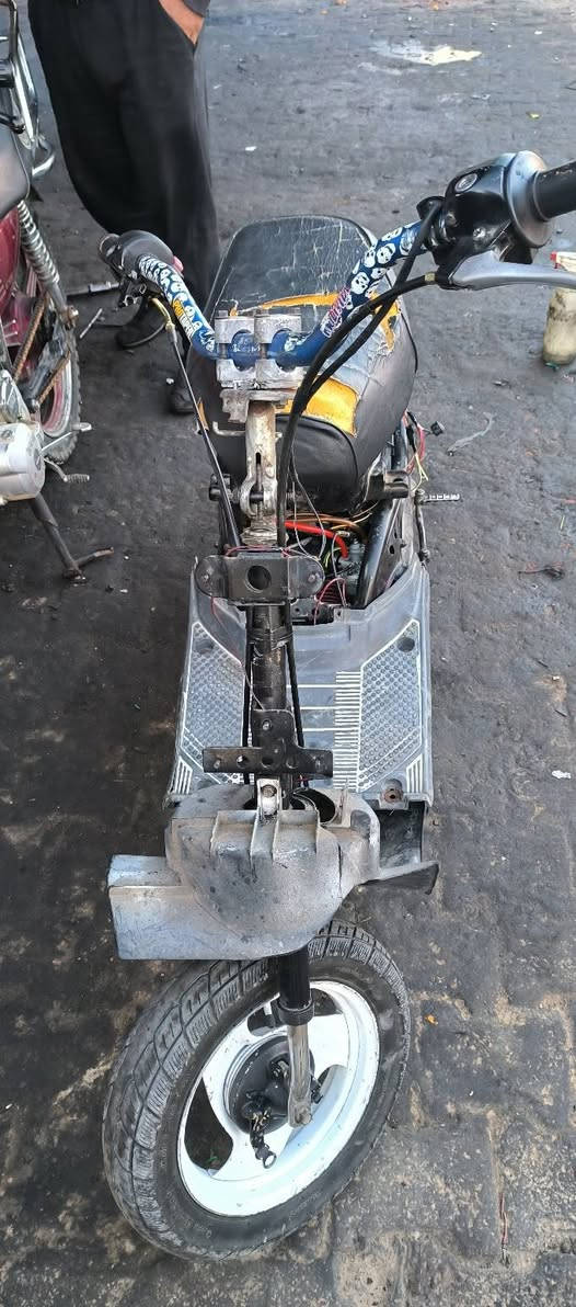 ياماها للبيع نضيف كل عيب ما بيه لا صوت اكسل ولا صوت محرك سعره 85 بيه مجال قليل شراي خابر او خاص ***********
