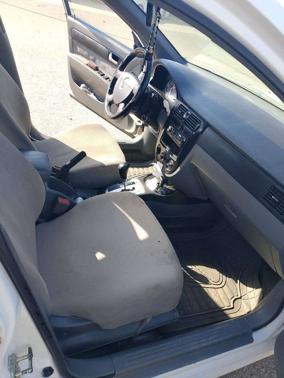 السلام عليكم اوبترا موديل 2011 خليجي رقم واسط مشروع وطني بأسمي تحويل ثاني يوم 
 صدر جديد
 تخم تايرات جديد
تبريد ثلج
سيارة نظيفة ومال بيت واحلى من الصور
 بيها بس الصندوق بارد و الدواسات الخلفية
مكان بغداد حي الجهاد 
السعر 82 و بيها مجال اي استفسار اتصل على الرقم ***********
