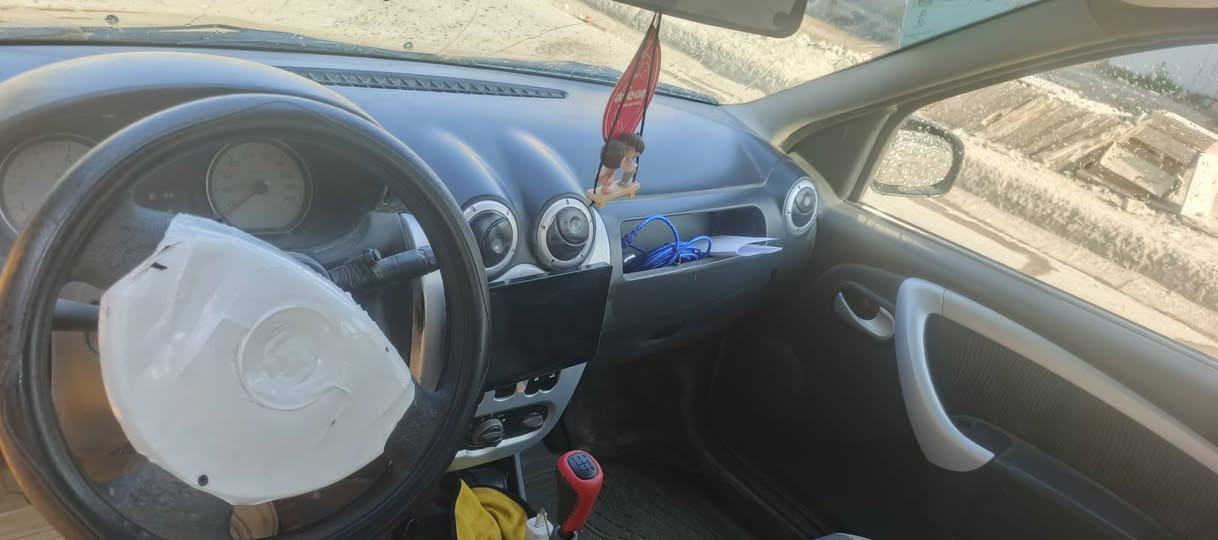 السلام عيلكم سياره رينو البيع الوكان 47وبيه مجال اكثر التفاصيل خاص ***********
