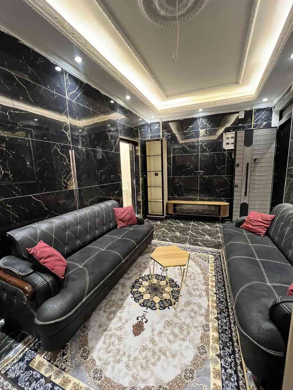 شقة سكنية VIP للبيع ملك صرف مؤثثة زيرو

80متر /غرفتين و صاله و مطبخ وحمام +منور 
موجود مساحات 90متر و80متر 
الموقع راغبه خاتون مقابل سريع محمد القاسم 
(مناسبة للاستثمار)
مصعد 24ساعة 
البناية تحتوي علىً كافة الخدمات الحديثة 
للحجز والاستفسار/***********
