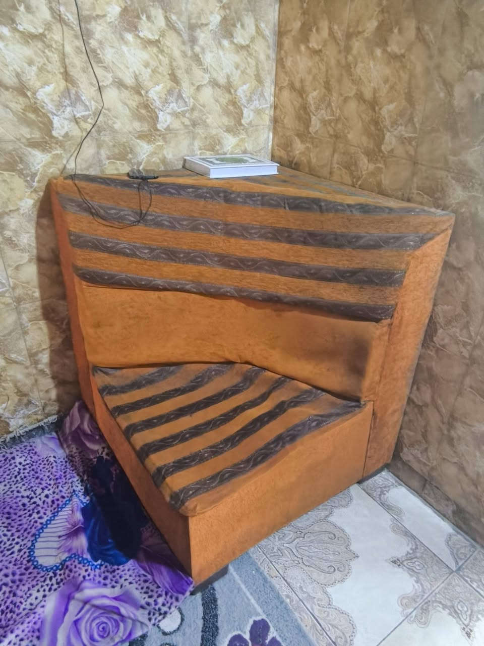 🔥 للبيع تخم كنب زاوية 🔥
تخم مرتب ونظيف بحالة جيدة جداً
القعدة مريحة والهيكل قوي
بدون كسور او مشاكل — جاهز للاستخدام مباشرة

📍 الموقع: الحله - حي العسكري شارع 30
💰 السعر: 120 الف (قابل للنقاش للجادين)

للتواصل ***********
