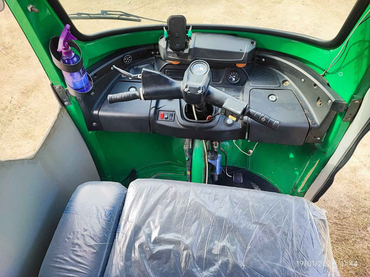 تكتك TVS موديل 21 ...ضربه خفيفه كلش باللغد..ومحركها بي تنقيص بسيط... سنويه بأسمي تحويل ثاني يوم..
سعر 6300 وبيها مجال بسيط #مكاني المحمودية 
للاستفسار الاتصال على الارقام 
‏‪‏‪***********‬‏
‏‪***********‬‏
