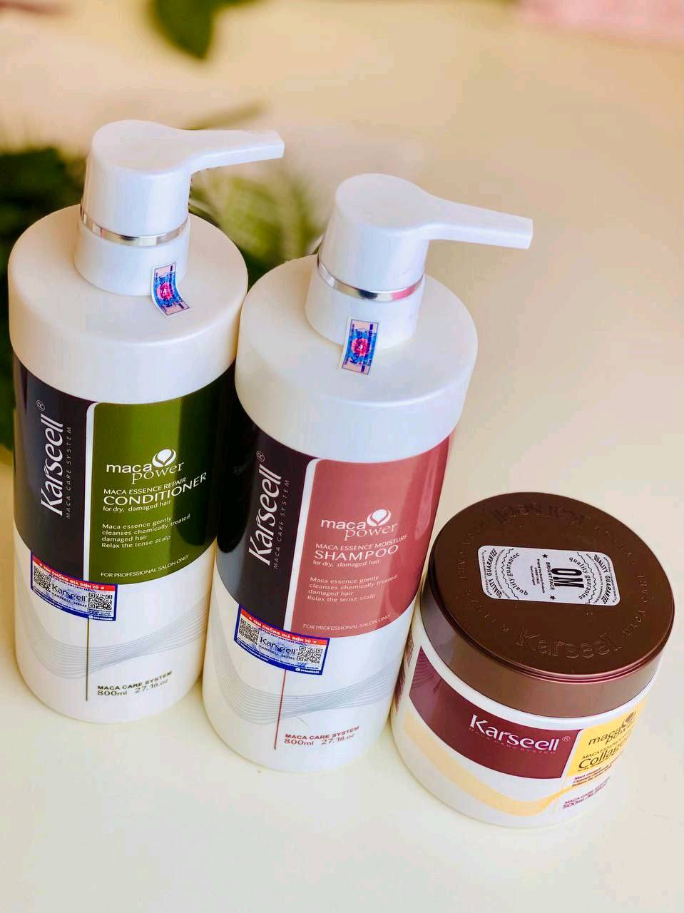 مجموعة العناية بالشعر من كارسيل الإيطالية 🇮🇹💯Karseell Maca Care System، والتي تتكون من شامبو + بلسم + ماسك الكولاجين  ، حلاً مخصصاً لإصلاح الشعر الجاف والتالف كيميائياً، وهي غنية بمكونات طبيعية مثل مستخلص الماكا وزيت الأرغان والكولاجين والأعشاب. 

الفوائد الرئيسية
✔️ تساعد المكونات الغنية، خاصة زيت الأرغان وفيتامين E، على ترطيب الشعر بعمق ومنع الجفاف.
✔️وتعمل تركيبة الكولاجين على إعادة بناء وتقوية بنية الشعر من الداخل، مما يقلل من التقصف ويحسن المرونة.
✔️ تمنح المجموعة الشعر نعومة فائقة ولمعاناً جذاباً، وتساعد في التحكم بالتطاير.
✔️ يوفر حماية من أضرار الأشعة فوق البنفسجية والحرارة الناتجة عن التصفيف والعوامل البيئية.
✔️ على الرغم من أنها مثالية للشعر الجاف والتالف، إلا أنها مناسبة لجميع أنواع الشعر، بما في ذلك الشعر المصبوغ والمعالج كيميائياً. 
✔️تحتوي المنتجات على مزيج من المكونات المختارة بعناية: 
مستخلص الماكا الذي يعزز صحة الشعر ويدعم نموه الصحي.
✔️زيت الأرغان يرطب ويغذي الشعر بعمق ويمنحه اللمعان.
✔️والبروتينات المتحللة مثل بروتين القمح والكيراتين، تعمل على تقوية ألياف الشعر وإصلاحها.
✔️هذه المجموعة خالية من الكبريتات والبارابين والفوسفات.
#الاصلي المنشأ إيطالي 🇮🇹💯
سعر البكج الثلاثي الكامل 45مع التوصيل لكافه المحافظات 