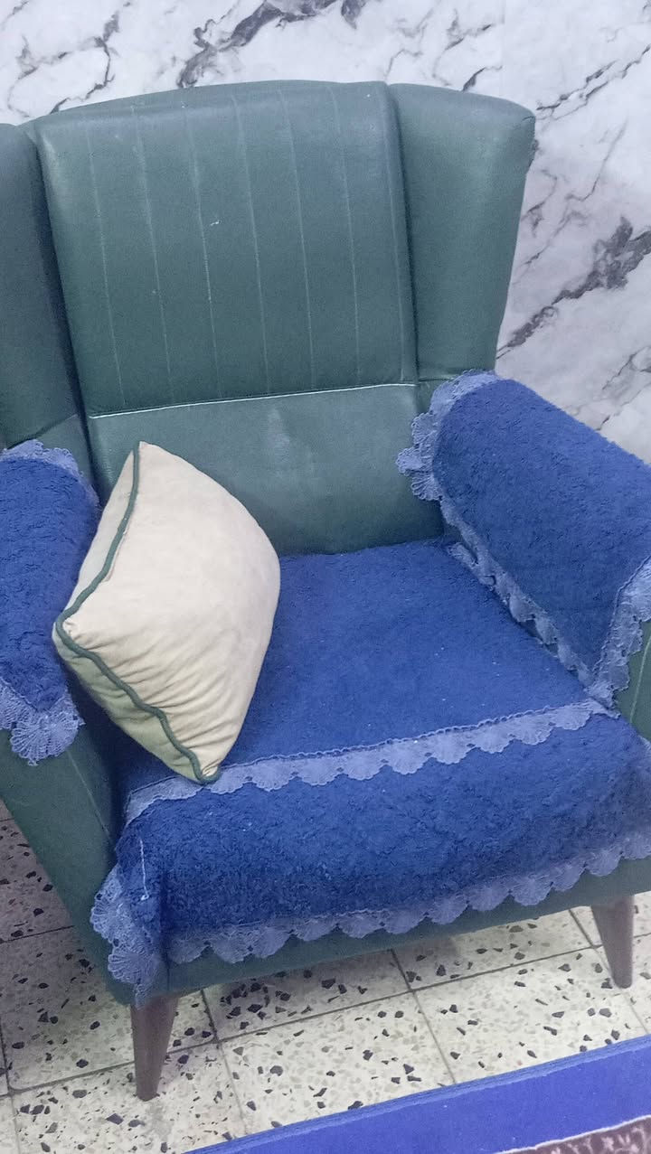 تخم ١٠ مقاعد اضراره موضحه بصوره قنفه وحده محروكه اربع كراسي و٢ ام ٣ وجان خانات عدد ٣ وميز مكتب تخم ٢٠٠ بي مجال ونقصه رجل والميز ١٢٥ وجام خانات ٣ ١٧٥ مكان حريه بغداد بيهم مجال


**إذا كنت صاحب هذا الإعلان وتريد حذفه لأي سبب، رجاءا أرسل رسالة إلى الدعم الفني**