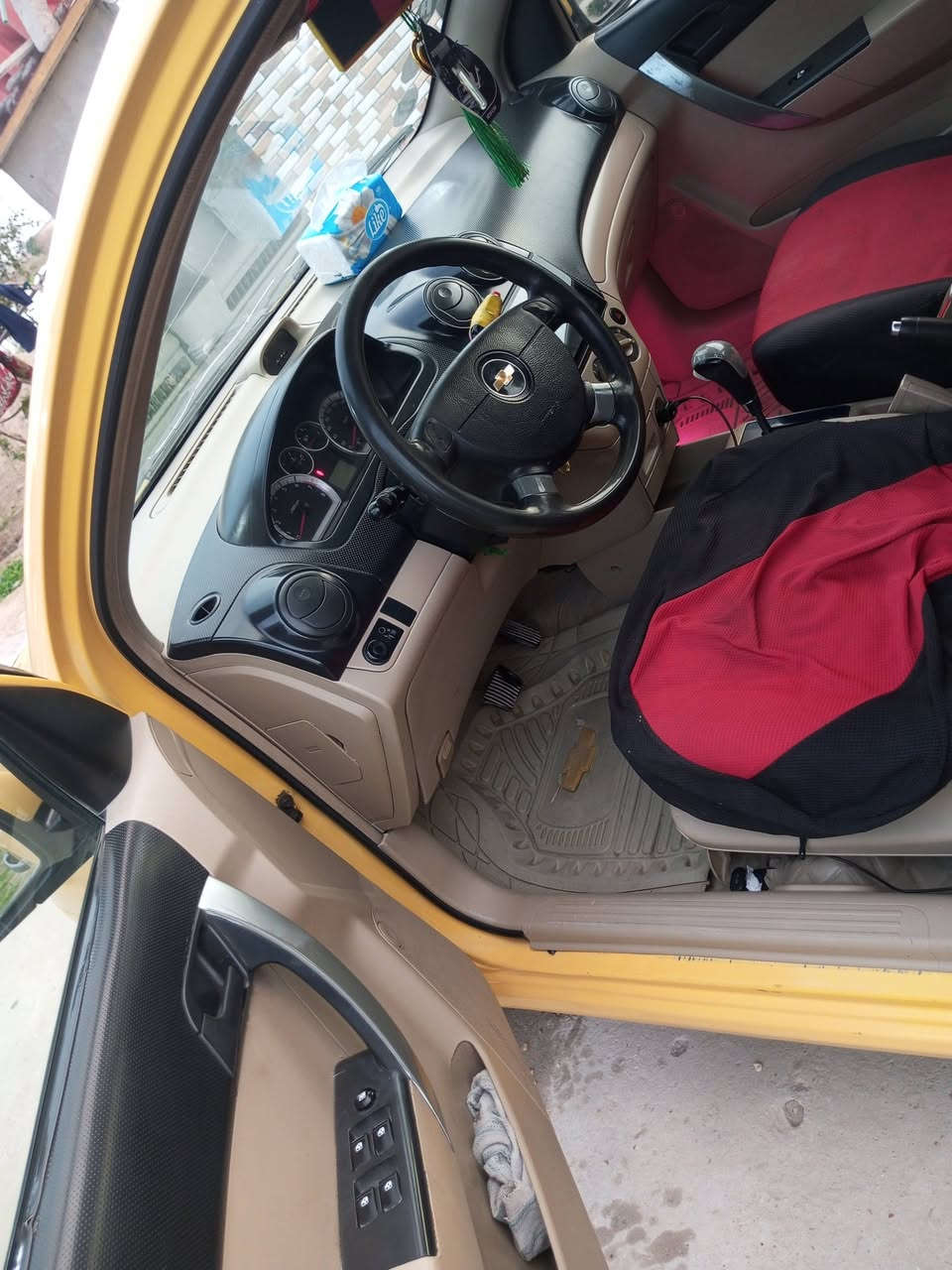 سلام عليكم افيو للبيع موديل 2011خليجي بأسمي كربلاء انكليزي مصفره هيئه وغرامات تخم تاير حداديه كير محرك 1400 تبريد كفاله شاشه كير اوتوماتيك تحكم بالمري سنتر لوك كهربائيات كلها شغاله حادثها جاملغ جه السائق وبنيد مبدل بدون دواخل السعر 64 وبيها مجال حك الجيه مكان حله ناحيه النيل قرب اثار كيش 
*********** غير متواجد عالنت
