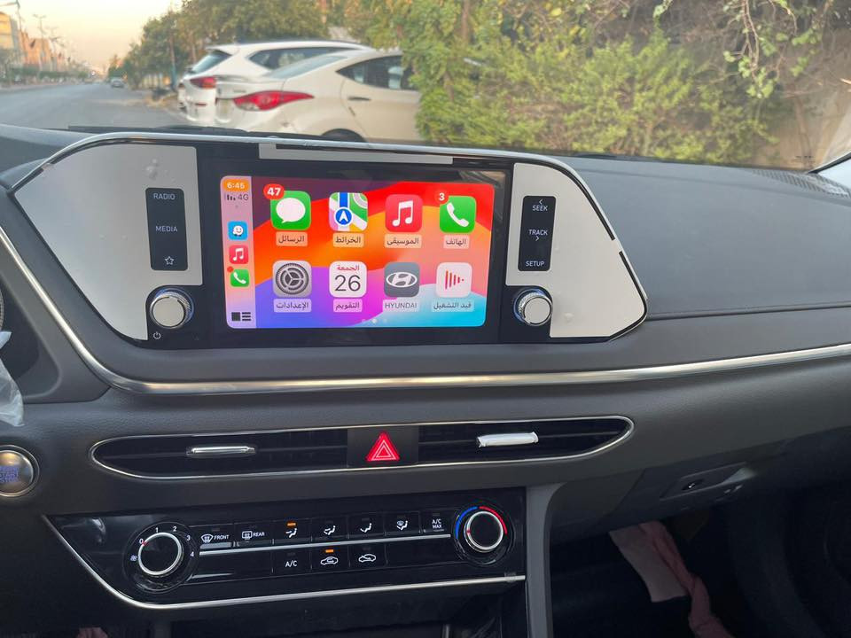 السلام عليكم 
سوناتا موديل 2023 (خليجي)
 ضمان شركة الت ساك 
سيارة مال شركة عليه ضمان 3 سنوات او 60 الف كيلو . 
سيارة حيل نظيفة مال بيت ومكفوله كفاله عامه من اي شي سيارة ماشية فقط (28الف كيلو حقيقي )
ومحافظ عليه حيل كله بانزين محسن وتبديل دهن من شركة الت ساك .
سيارة فول ما عدا بانورما 

حجم مكينة 2500 MPi مرغوب و اقتصادي جدا
 
حساسات امامي خلفي
بصمة وتشغيل عن بعد 
مراية وسطية اوتو دم 
مراية جانبيه كهرباء 
وجامات سايق وصدر نزول Auto
كشنات كهرباء 
شفتات مقود 
شاشه اصليه ابل كار بلي و كامره اصليه دواره 360
سايد بريك كهرباء و مانع انزلاق 
Auto hold 
بصمة ابواب و بصمة صندوق 
صندوق سياره ذكي يفتح عند اقتراب 
برادات خلفيه بلاديه 
حساسات اطارات 
ويل كاب سياره قياس 18 رياضي اطارت نوع Pirelli 
شاحن لاسلكي 
قطعتين تبريد 
سيارة رقم بغداد وباسمي 
مكان سيارة بغداد 
السعر 215 ورقة 
الاستفسار هذا رقمي 
***********
