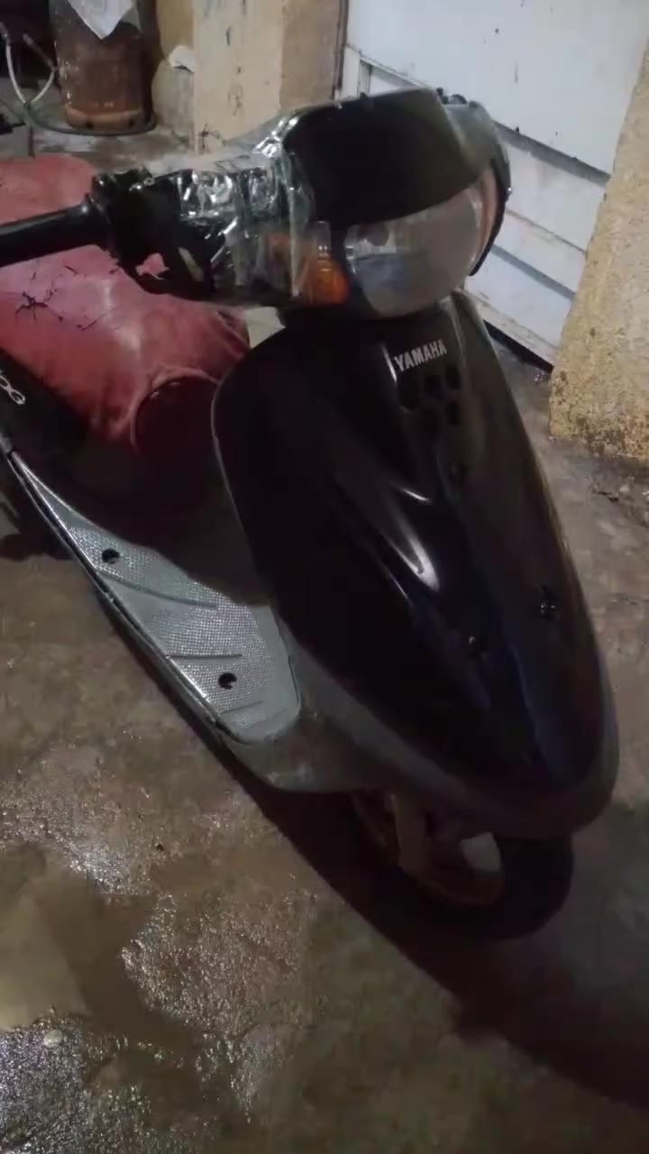 سلام عليكم دراجه بيجو كوم حديد لايت شغال وشاره اليوره شغاله وياله نضيفه كفرات نضيف دراجه كايمه كل شغال ***********
