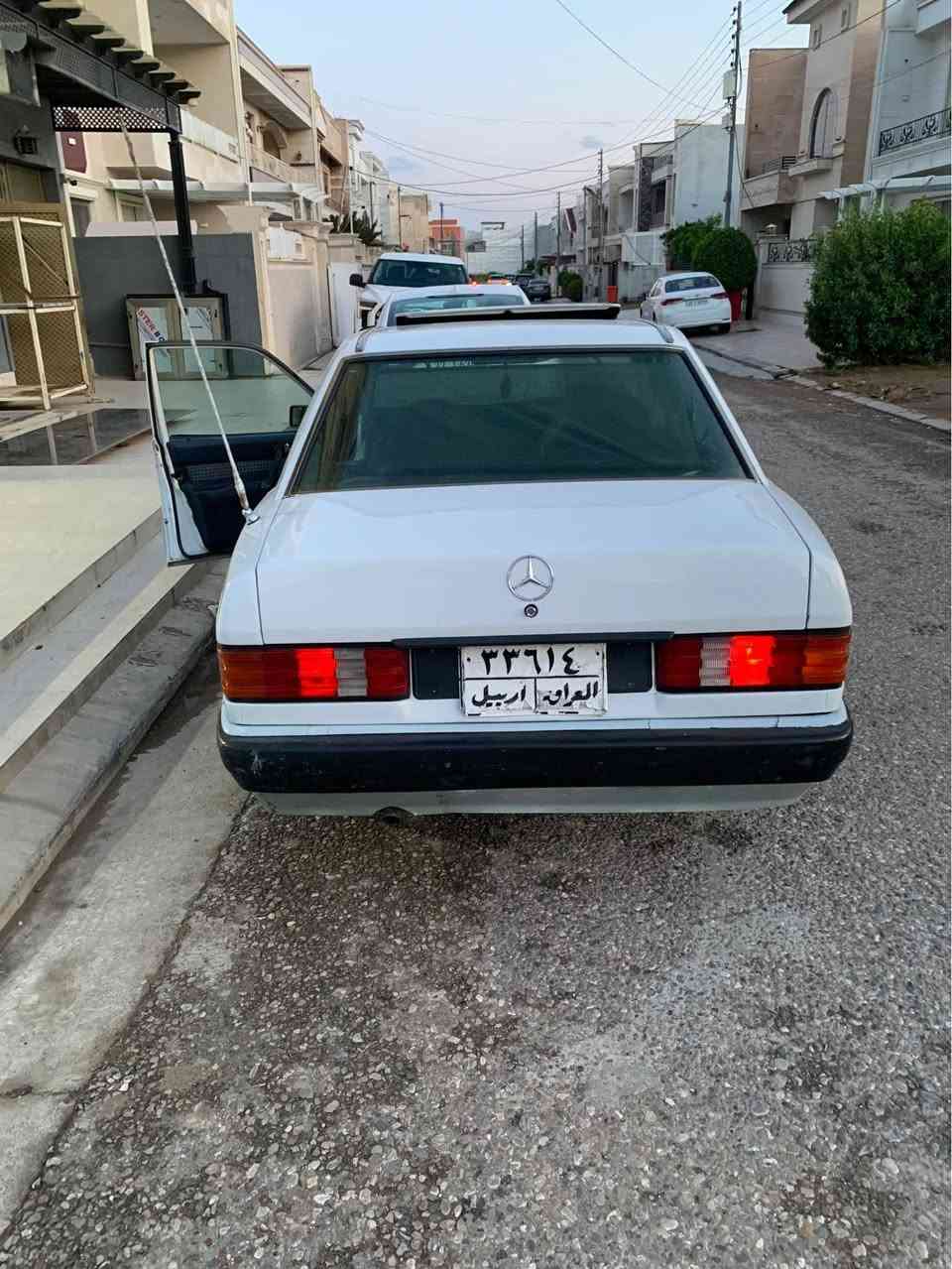 سةرةتا بةناوى خوداى گةوره مسليس بينز E190موديل1990شتيك تابلي خاوين مالي دؤستة سةيارةكة ٤بارجةي هةيةسةقف و شاني بةشةرت جوار تايي كريستالي لؤكي لةژيره بةناو كردنو تةحويل بةشةرت موسو براوه بةشةرت گيرو مةكينة بيلاده گير عادى 6گير بةبةگةوه مالةكة بيويست بةوةسف ناكريت تابلي خاوين ماوةتةوه نرخ 45وةرةقة 8وةرةقةش خرامةي لةسةره دواي محامةلة دةي گةرينمةوه ژماره وتساب ***********ژماره تةلةفؤن *********** أربيل, العراق
