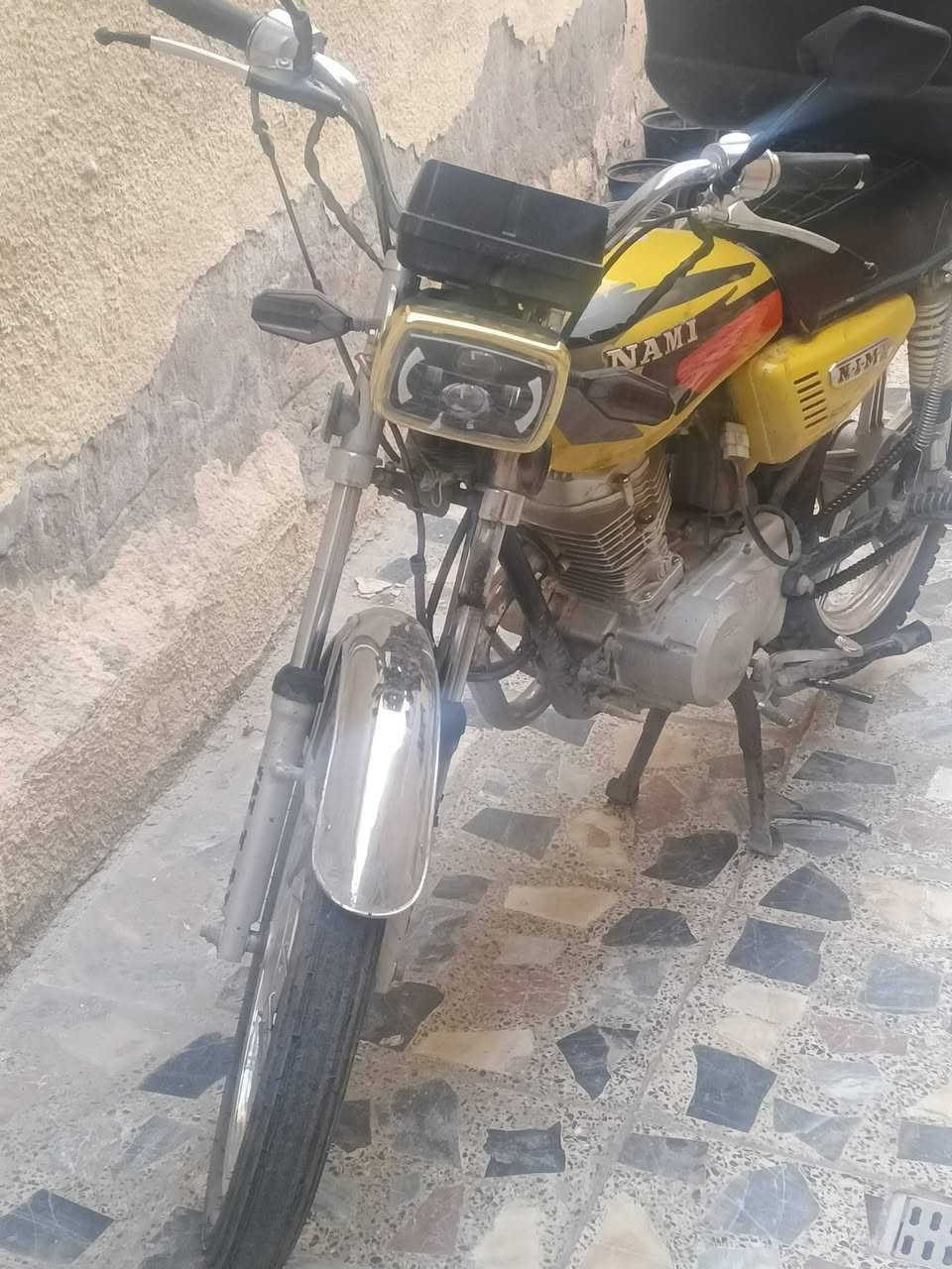 للبيع سعرها 600 وبيها مجال مكينه نظيفه برغي ما مفتوح بيها مكاني بغداد حي أور  هذا رقمي ***********
