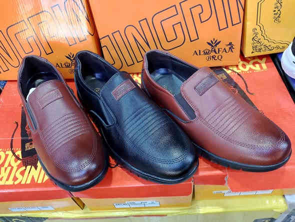 حذاء جلد طبي رجالي القياس 41 42 43 44 45 السعر 13 العنوان قشله صوب الصغير رب الصالونات مجمع عباس  البناوي رقم الموبايل *********** يوجد لدينا خدمه توصيل
