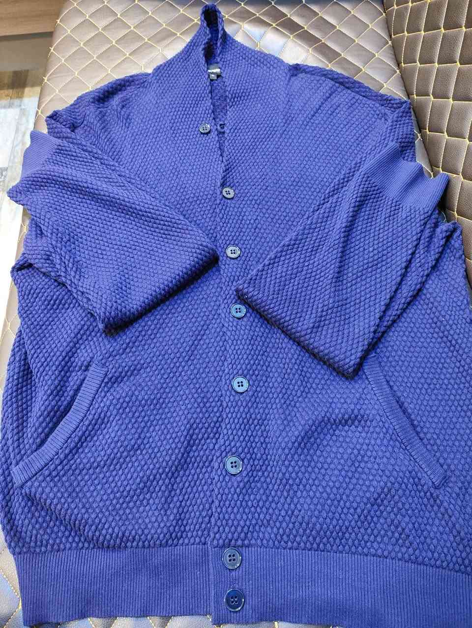 EMPORIO ARMANI ✔️✔️
100% باله اوربية اوريجنال 
النظافة تامة  
XL القياس 
64cm عرض الصدر 
يتوفر توصيل 6 الاف لجميع محافظات العراق 🚙


**إذا كنت صاحب هذا الإعلان وتريد حذفه لأي سبب، رجاءا أرسل رسالة إلى الدعم الفني**