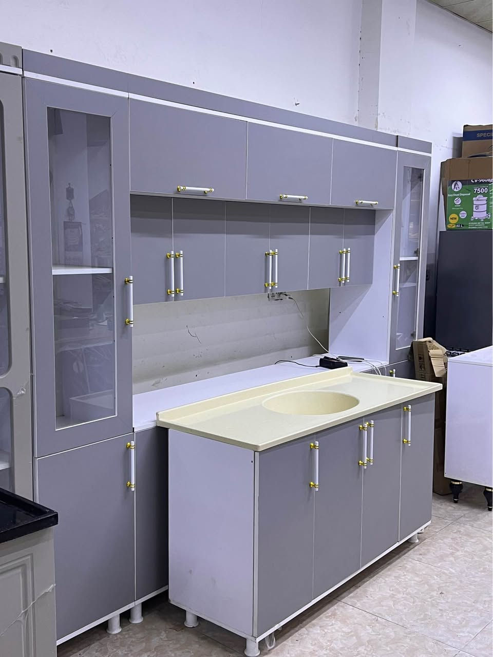 مجمع صفاء السيد للأثاث المنزلي الجديد و مستعمل  ***********. /*********** 
وتس اب و مازنجر. كركوك, العراق
