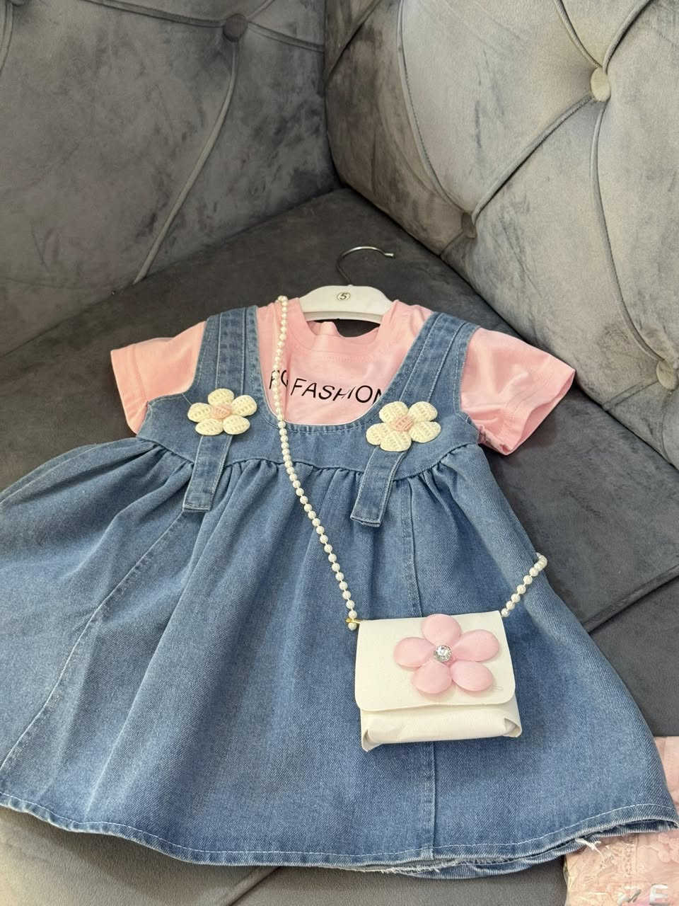 انطوني رأيكم بالبضاعه بنات ما دام عيد 🙏🏼🙏🏼🙈🙈
راح انام كون اكعد الكه المنشور صاعد😂😂


**إذا كنت صاحب هذا الإعلان وتريد حذفه لأي سبب، رجاءا أرسل رسالة إلى الدعم الفني**