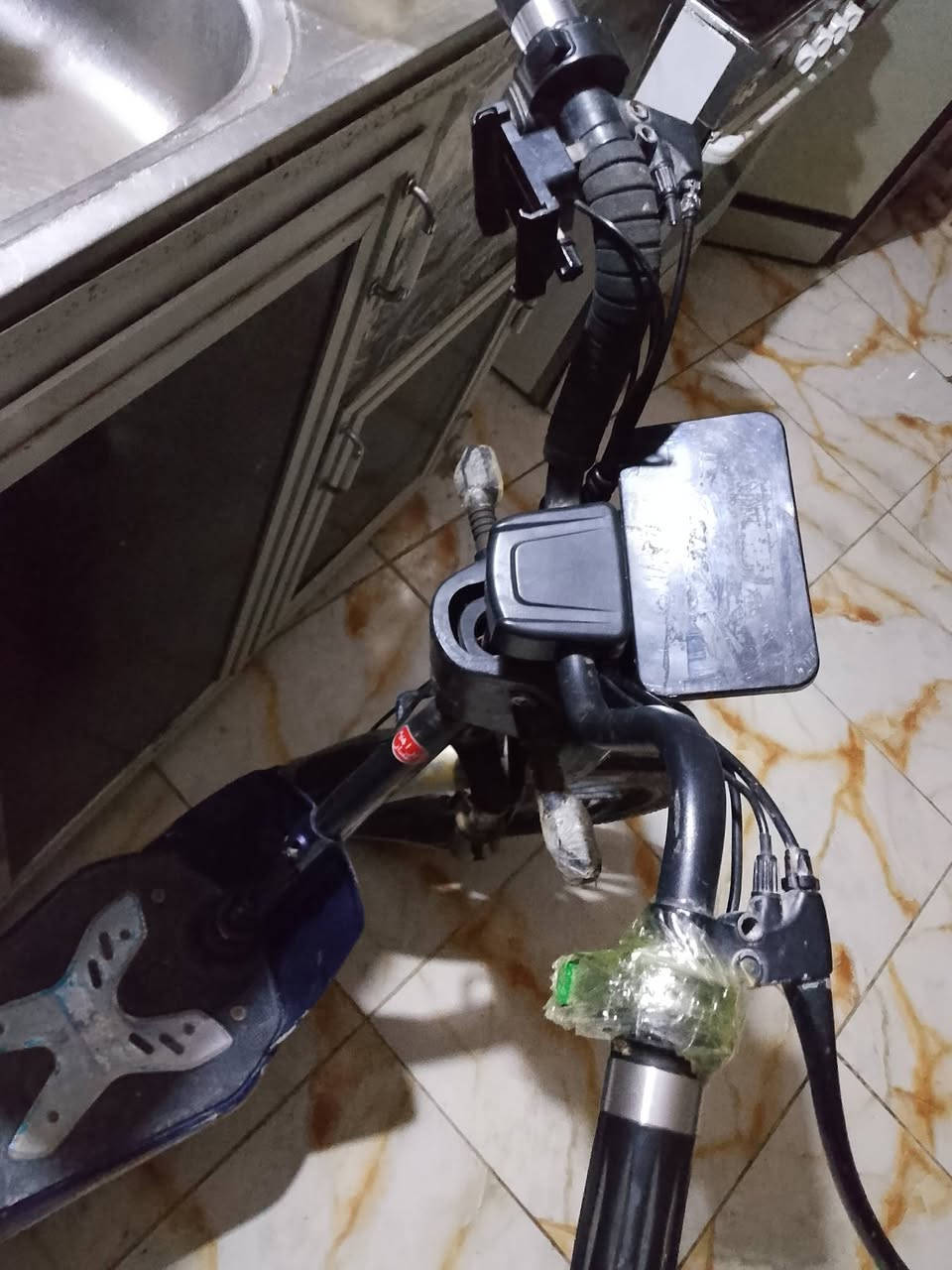 سلام عليكم باسكل شحن كامل مكمل كلشي مابي شغال بطاريات جدد ما صار شهر من جبتهن وشديتهن وخير. من الله 175 وذا اكو مراوس بدراجه هم عادي ***********
