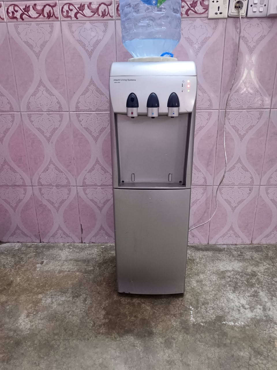 س ع براد شغال بالشرط كل عيب مابيه حار +بارد+دافي نضيف شرط لاخياس ولا زنجار كله بلادي ع وضع الشىركه شرط موصل مصلح سعر 55 وبيه مجال مكاني كركوك حي عسكري شراي اتصل ***********
