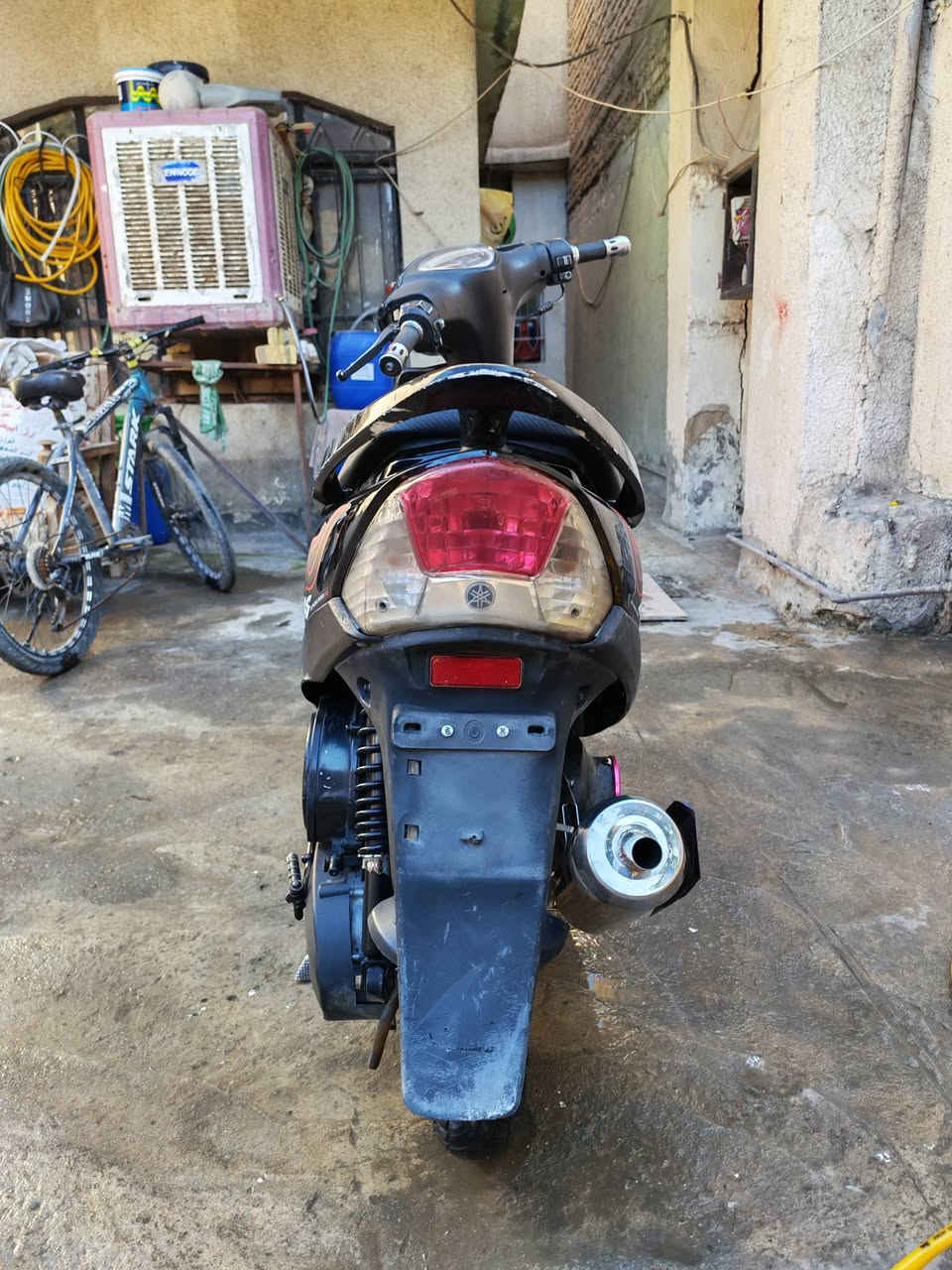 السلام عليكم : 
ماكس عدله رياضي 55 بوشه + صالصنه رياضي + سلف رياضي + ولفات جديده مرتبه + هندر كامل جديد بلاضافه غراضهه البدلاديه موجودات يتكونن من ( صالصنه + البوشه البلادي + الكفرات ) متوفرات تاخذهن وي دراجه 
دراجه بيهه نقوصات حالهه حال اي دراجه ونقوصات بسيطه 
والسعر خاص ( واتساب او اتصال / *********** )
