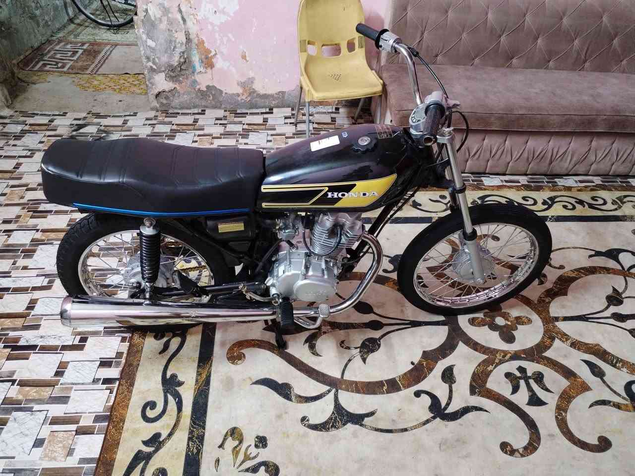 سلام عليكم دراجه نامه شلامجه اصلي ادوات للبيع مكفوله من السرقه اي شي ماناقصه ستوة معمرة مكاني بصره جمعيات شراي يراسلني واتساب *********** السعر 650
