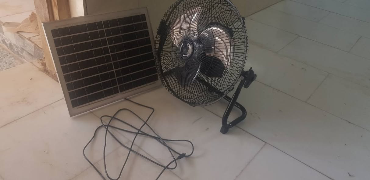 🔥✨ مروحة شحن سولاران 15W ✨🔥
🌞 تشتغل على الطاقة الشمسية + الشحن الكهربائي
🔋 بطارية قوية تدوم لفترة ممتازة
⚡ هدوء بالشغل وتبريد قوي
🌀 عدة سرعات للتحكم بالهواء
🏕️ مناسبة للبيت، السفر، والكهرباء الطافية
📦 المواصفات:
🔹 القدرة: 15W
🔹 بطارية داخلية قابلة للشحن 🔋
🔹 تدوم تقريباً من 4 إلى 8 ساعات حسب السرعة ⏳
🔹 حجم مناسب وسهلة الحمل 🚶‍♂️
🔹 شحن AC + سولار ☀️🔌
💯 خيار عملي للصيف والكهرباء الضعيفة 🌡️❄️
السعر 35 
التوصيل داخل الفجر /1الف
نلصريه /3الاف
محافضات/5الاف


**إذا كنت صاحب هذا الإعلان وتريد حذفه لأي سبب، رجاءا أرسل رسالة إلى الدعم الفني**