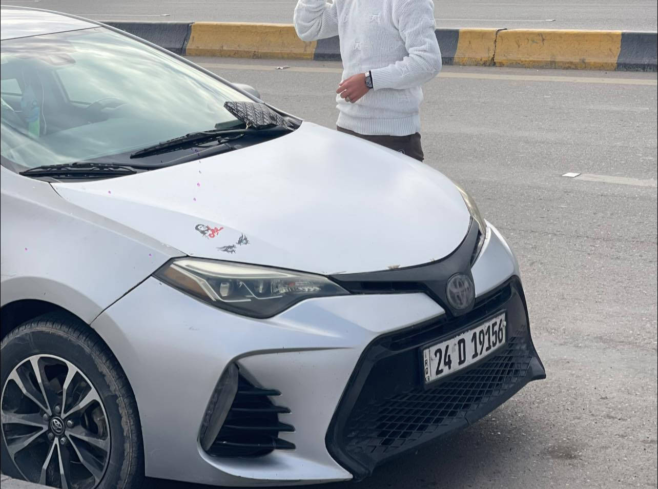 السلام عليكم كورلا 2018 رقم دهوك بسمي رقم جديد و هزة لحد 2031 السيارة محرك شرط لا مفتوح ولا تبخير و الكير هم شرط تخم تايرات و السيارة كاملة بيها 3 قطع + وحده تبدليل نفس لون موصفات معروف اخوان حتا سونار مخلي الكم صورها كلهم سعرها 130 بيها مجال 
***********
صدر يمكن بس شمعات تعبانات
