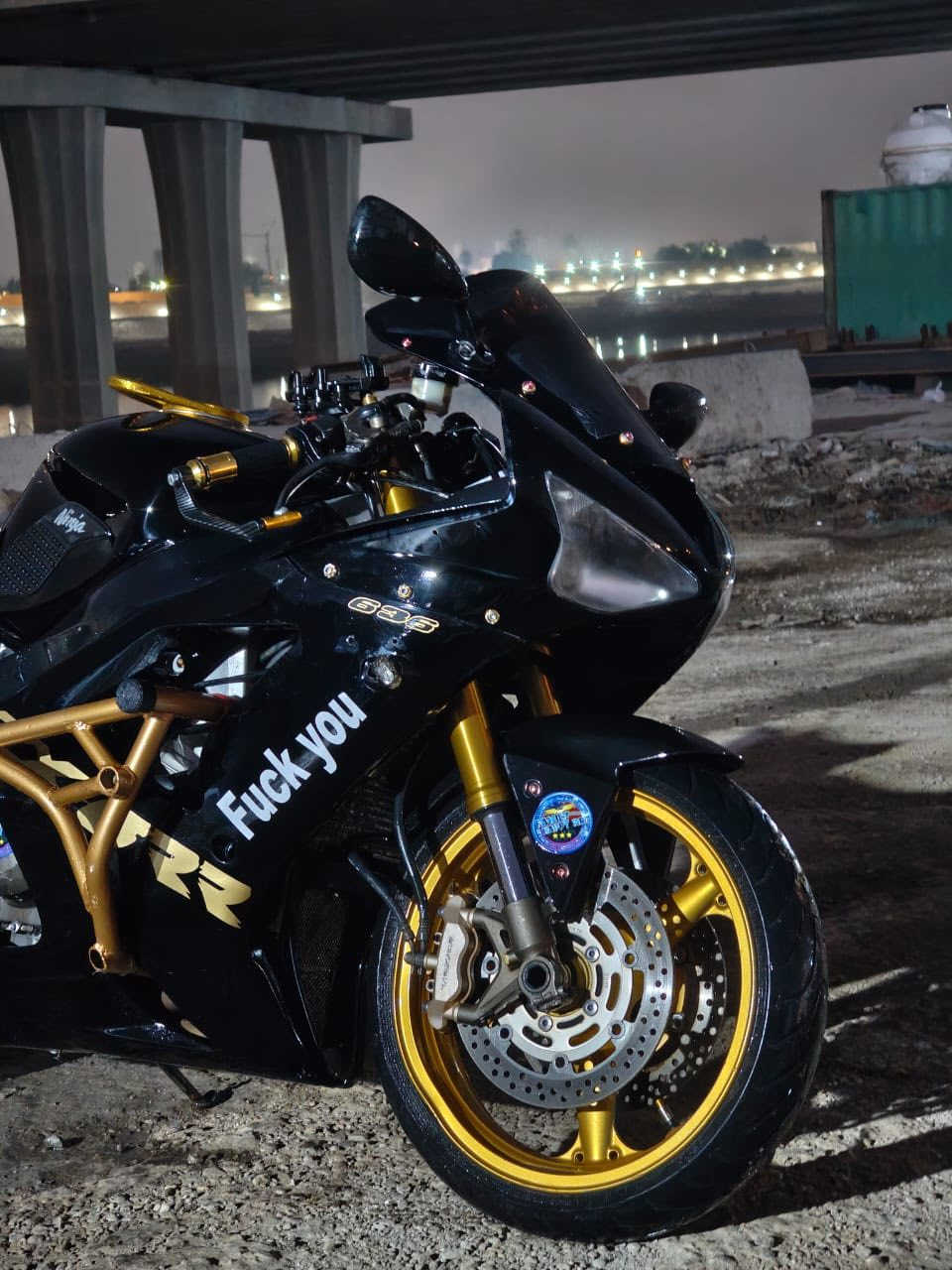 سلام عليكم دراجه كاوسكي للبيع  الدراجه ايشي ما ناقصه كلشي شغال بيه الدراجه جديده   وحلوه دراجه عليه مكينه كلش قويه حجم المكينه 663 الدراجه جديده معنه الكلمه مكفوله  الدراجه  وعليه نصبه احله من الصور  مكاني بغداد الدوره  السعر 30الستفسار رقمي ***********
