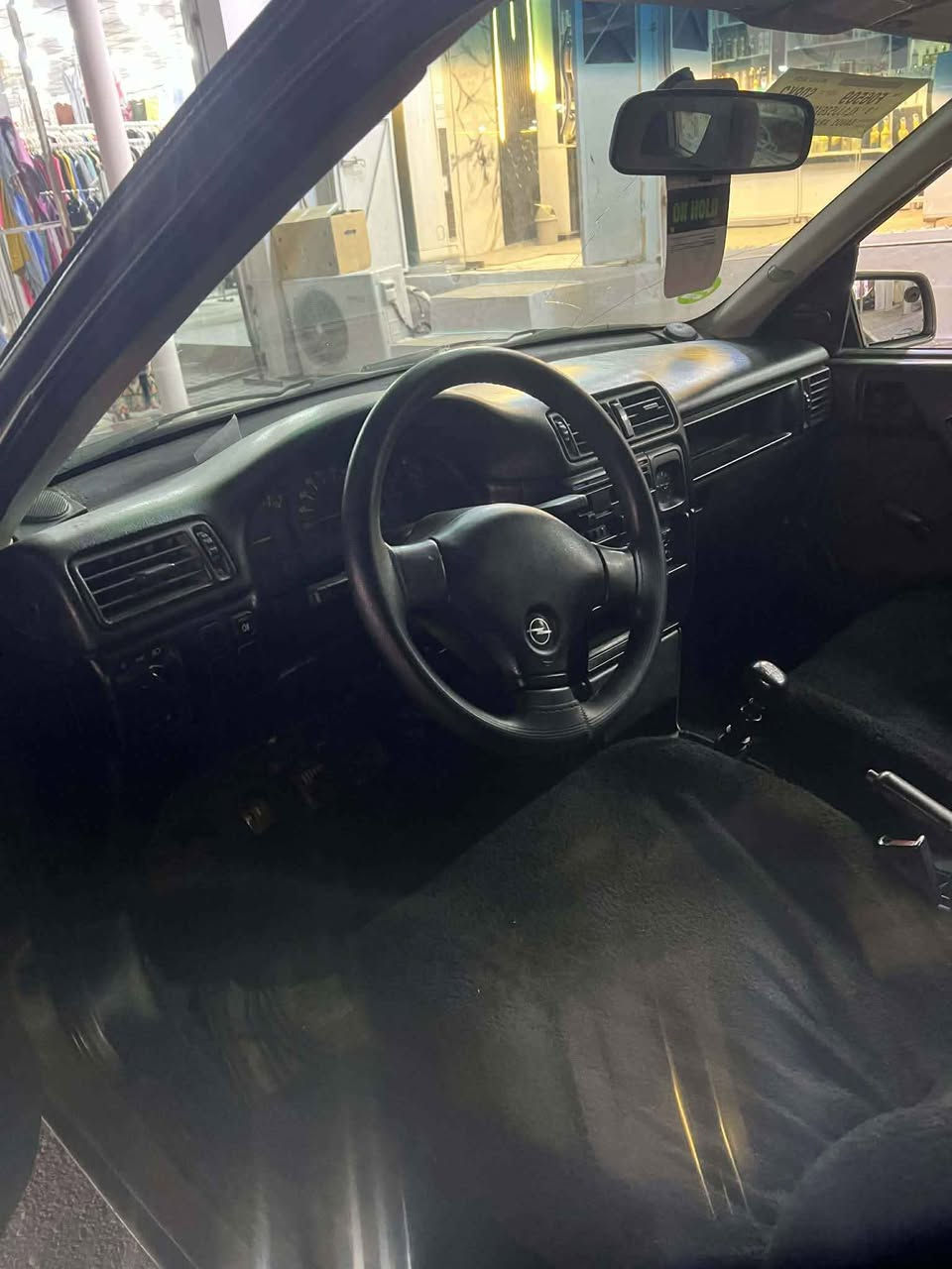 سەرەتا بەناوی خوای گەورە
ئۆپڵ ڤیکترا موودیل1992 مەکینەی 16قایش پان
بەس ماشاءاللەی ئەوێ چوارتایی تازەی لەژێرە
سەیارەکە یەک دەنک مەسرفی تیا نییە کارەبای و شتی هەمووی بەشەرت سەنەوی 2020بەسەر چووە 
سەیارەکە زۆر جوان ماوەتەوە تەحویل و غرامە و برانەوەی بەشەرت پێش و پشتی کەپسە سەرهیلالەکانی خایس نەبووە تەنها شیعارە ئەویش لەئۆپڵ بەعەیب ناشێت سعری داوای 41 وەرەقە و مەجالێ کەمیشی تاییە ژمارەی مووبایل***********     بەیارمەتی ئادمین Singapore
