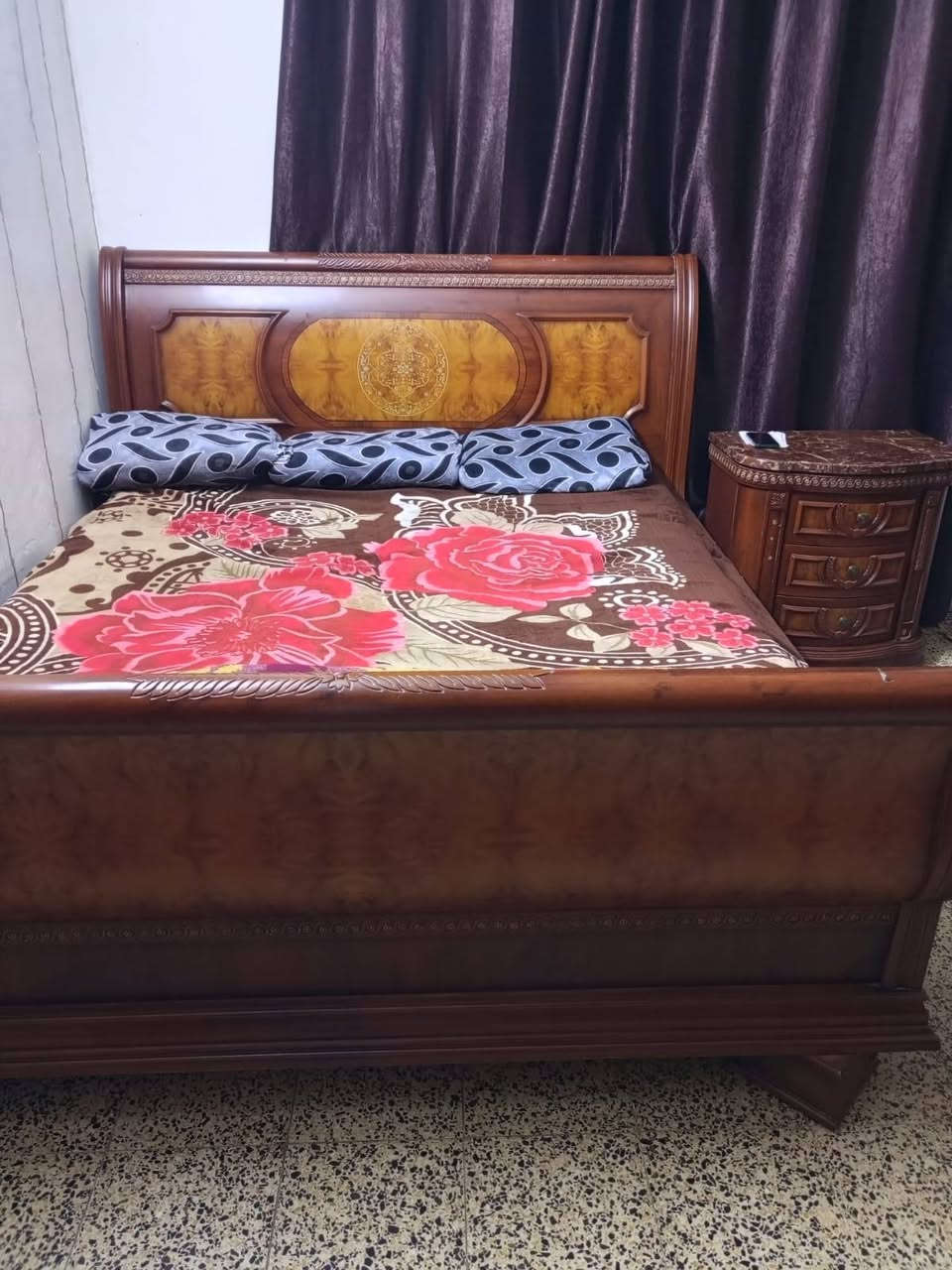 للبيع غرفة نضيفة حيلل مستعجل عل بيعة هذة رقمي بي وتساب ***********
