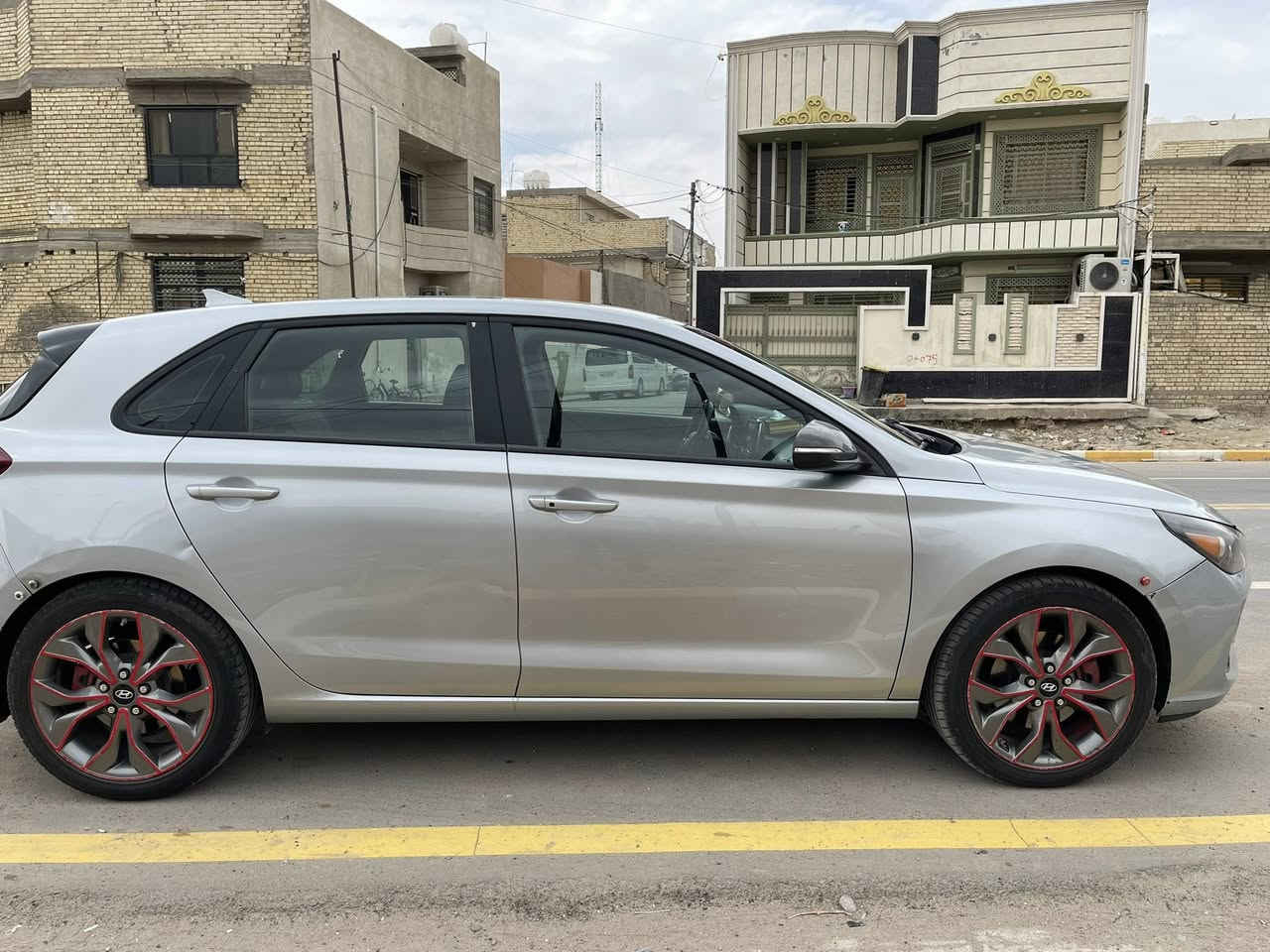 سلام عليكم
للبيع هونداي النترا 2020 جي تي لاين 

محرك 1600 تيربوو جي دي اي مبدل جديد 

كير Dct 7 نمرر بحاله جيده 

وارد امريكي حادثهاا بسيط بدوون دوواخل شررط 

وصور الحادث موجوده 

بيهاا قطعتين بنيد وجاملغ ايمن امامي وايرباك ستيرن وراجع سستم 

وبل العراق مبدل باب بااسنجر 

صبغ اربع قطع تقرريباااا 

باتري صدر تايرات بحاله جيده 

تدفئه تبرريد شغالات قطعتين 

كشنات جلد تدفئه 

شفتات ستيرن 

شاشه كاميرا بلادي 

بصمه ابواب وتشغيل 

لد امامي خلفي بلادي 

سياره ريااضيه سرريعه وحلووه
السياره ماشيه 130 الف وقابله للزياده

رقم بغداد وهزه جديده بأسمي 

وبعد بيهاا هوااي مواصفات

السعرر 95 وبيهاا مجال بسيط

للمعلومات اكثر الاتصال

 ***********

***********
