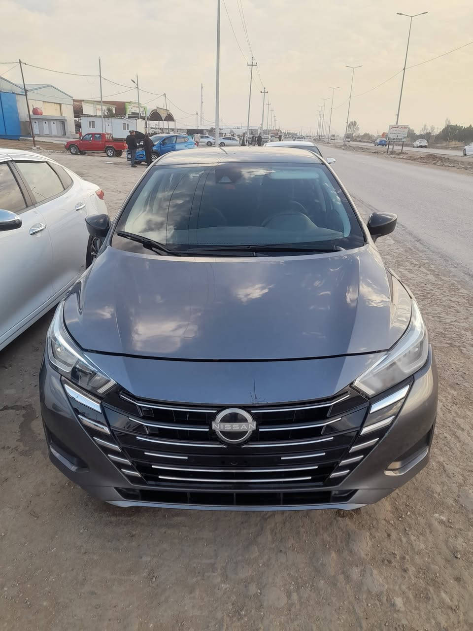 السلام عليكم ورحمة الله وبركاته اخوان سياره فيرسا موديل ٢٠٢٤ وارد امريكي بدون رقم تترقم جميع المحافظات بيه بارد بل جاملغ الأمامي وجاملغ الخلفي الاستفسار اكثر اتصل على الرقم أو على واتساب مكان السياره المثنى قضاء الرميثه ***********
