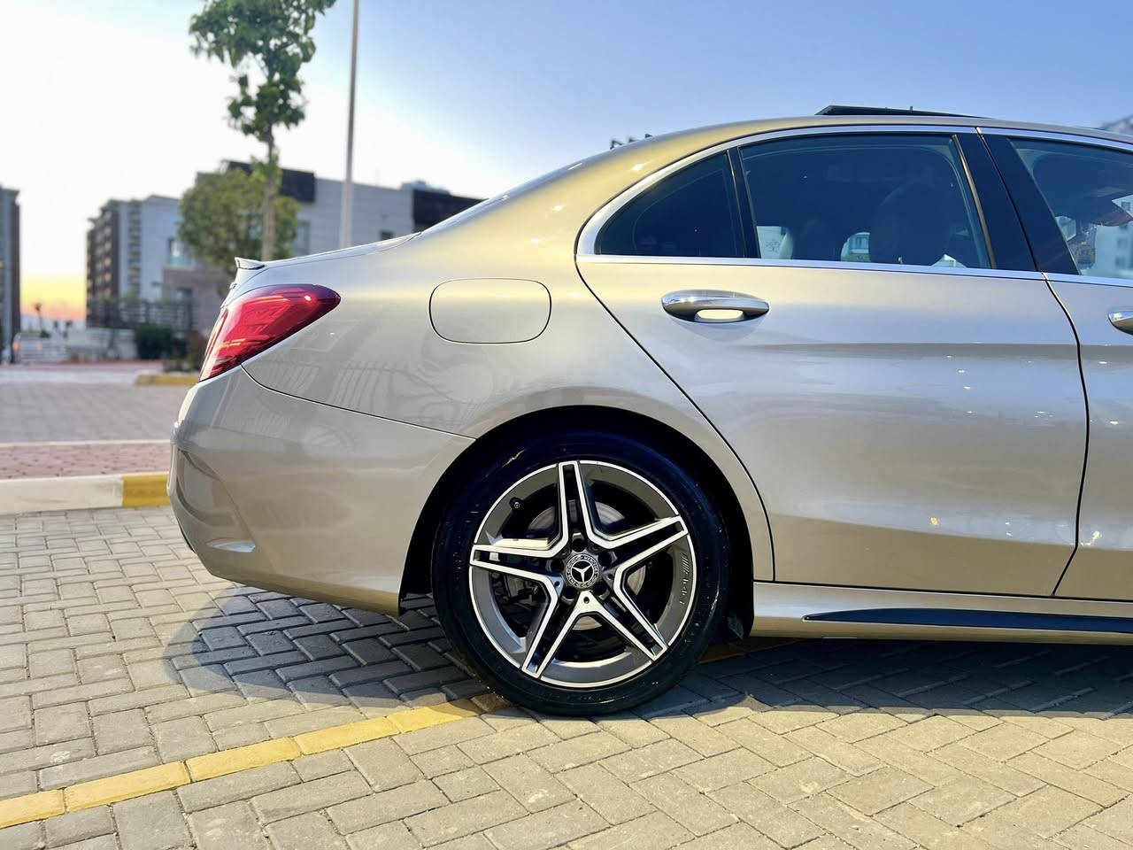 بسم الله///

Mercedes benz-C300-AMG
🗺️🗺️مكان السيارة بغداد حاليا🚘🚘
💎اللون//شمباني (مميز)🎖️🎖️
💎الموديل(2020)..
💎عداد المسافة// (٤٠ ألف)..
💎رقم السيارة (اربيل) الدولي..

☑️☑️مواصفات وتفاصيل السيارة 👇👇
**بانوراما عله طول السقف(أسود)..
**المحرك//2.0لتر توربو -4سلندر.
**ناقل حركة(9نمر)..
**عدادات ديجيتال متغيرة(3)وضعيات..
**شاشة معلومات وسطية(حجم كبير).
**تحكمات كاملة بالستيرن☑️
**جامات نظام الفوتو(بلادي شركة)..
**نظام ملاحة (Navigation)+(Car play)..
**حساسات امامية وخلفية+كاميرا خلفية(HD)..
**مقاعد جلد اسود ودشبول مطعم بالصاج ..
**نظام تثبيت السرعة مع رادارات أمامية وخلفية وجوانب.
**تشغيل بصمة مع نظام دخول ذكي لجميع الابواب.
**تدفئة ستيرن+أنارة محيطية (64لون)..
**بصمة ابواب مع الجنطة بصمة فتح وغلق كامل..
**كشنات الامامية تدفئة مع نظام خزن (ميموري)..
**كشنات الأمامية كهربائية .
**صندوق كهرباء+(5أنظمة قيادة).
**لايتات ليد (٨عدسات)+بك لايت ليد
*شحن وايرلس(Auto).
**سستم سماعات برومستر.
**نظام auto stop+auto hold.
**هيكل (AMG)بلادي شركة..
**ويل كب حجم (١٨)مع تخم تايرات لوك..
💬عدة ألاسعافات وجنطة كتلوكات مع تخم (ستدات)وجك مع المفتاح كاملة..

⚠️⚠️السيارة حادثه فقط بداية البنيد ومصبوغ عله كد شبر بدون دواخل وشاصي بشرط والايرباكات كوله سليمة وبيه باب السايق كلير من امريكا وصار بيه طخة بالعراق ابو لستوته وتبدل جاملغ سايق وانصبغ فقط ومسويله بوليش وتشميع☑️☑️

💬.السيارة بدون أي خلل كير ومحرك وحداديةبشرط انطيك اياه وبدون أي خلل صفر مسج ومسويله سيرفس كامل دهن وفلاتر شركة وبطارية جديدة وتخم تايرات جدد عله وضع شركة السيارة جديدة لوك..
💬السيارة هزة وفحص جديد وسنوية محوله بسمي ثاني يوم احولك☑️☑️
السعر💸💸
📞📞رقمي لجاد بالشراء (***********)🌹🌹
